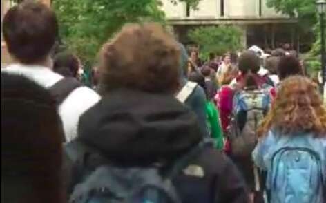 Deudas estudiantiles absorben los salarios de Millennials