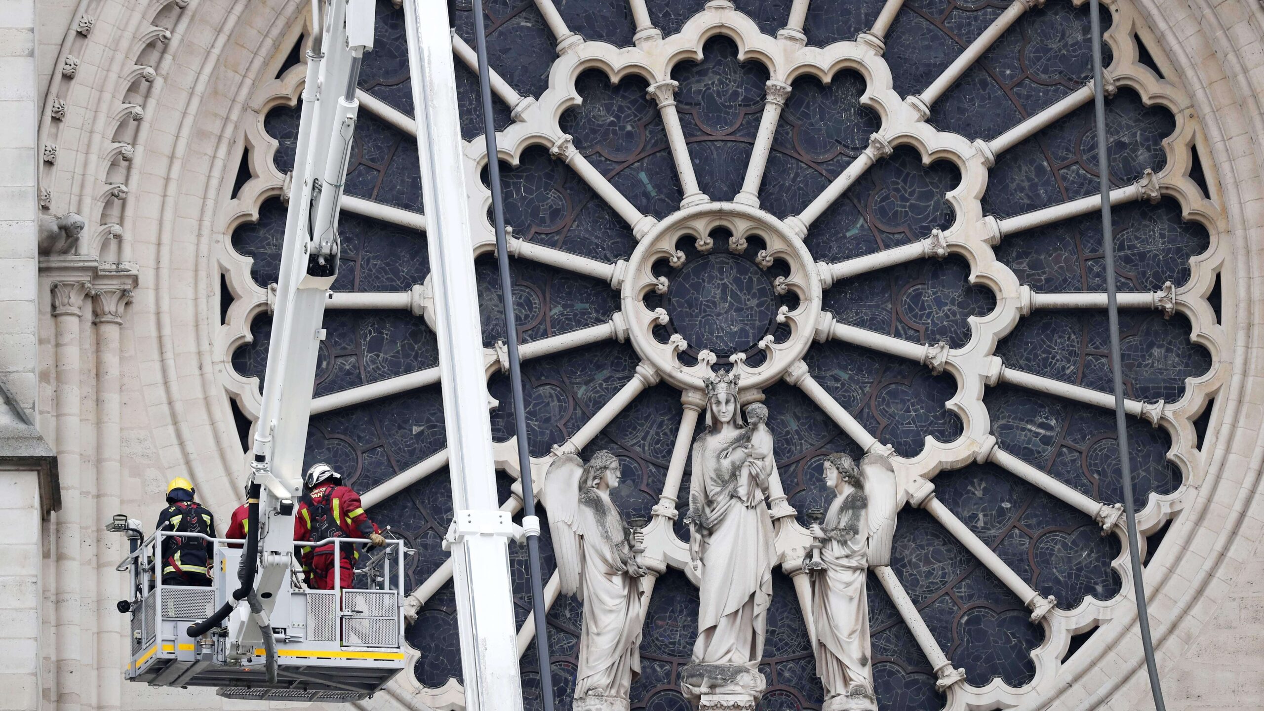 Autoridades francesas se inclinan por origen accidental del incendio