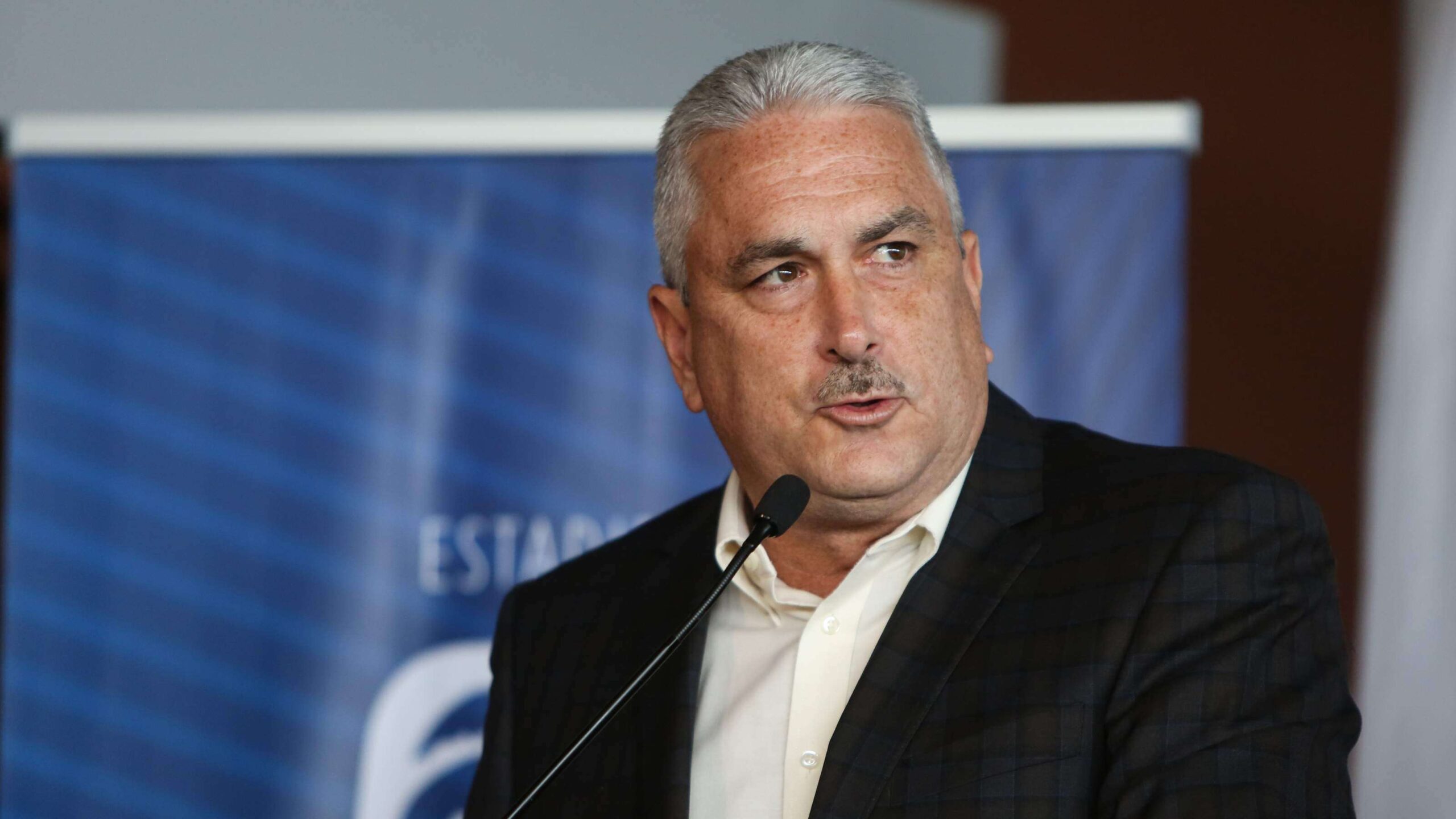 Rivera Schatz defiende a alcalde popular