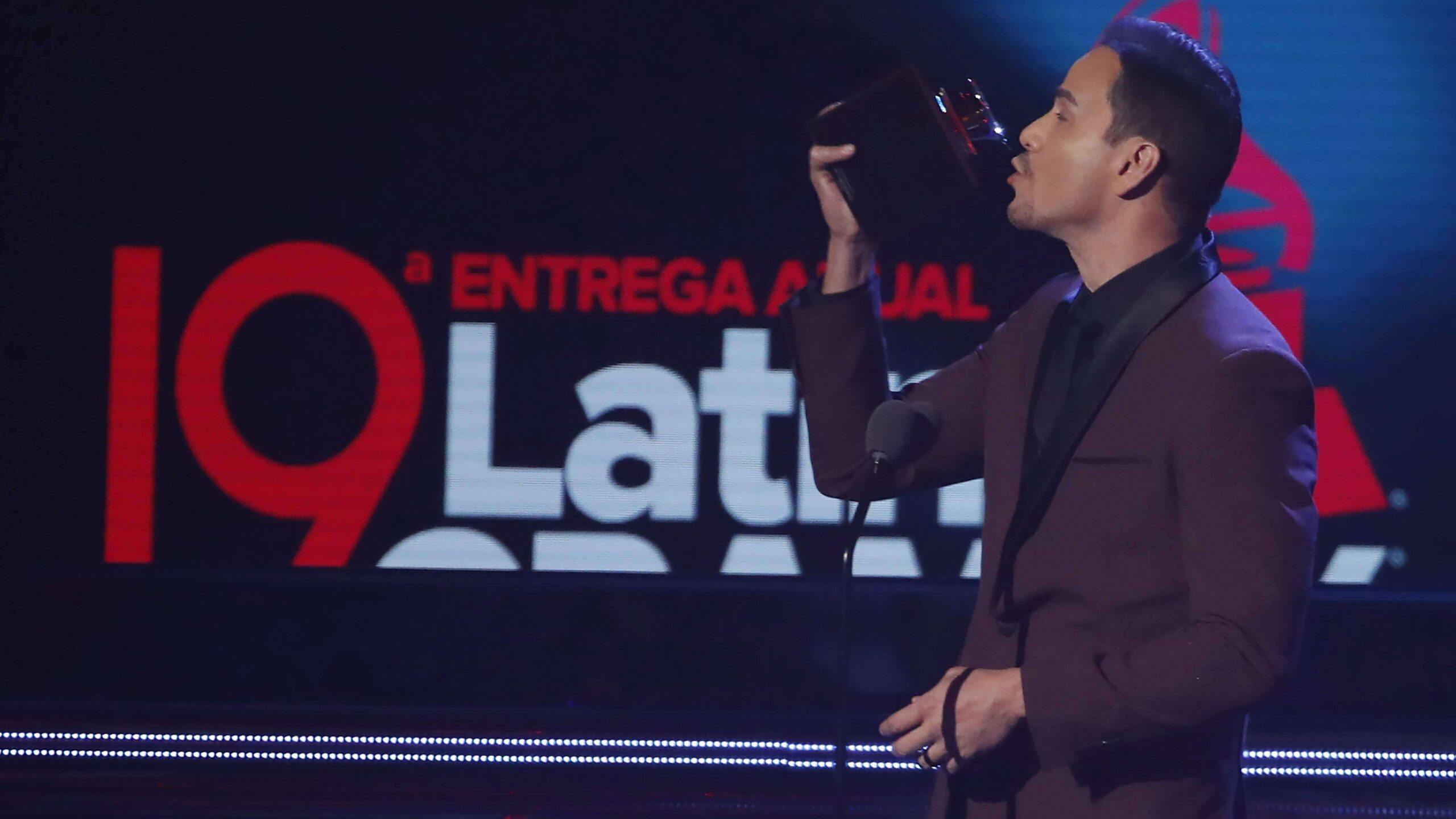 Premios Latin Grammy celebrarán 20 años en noviembre