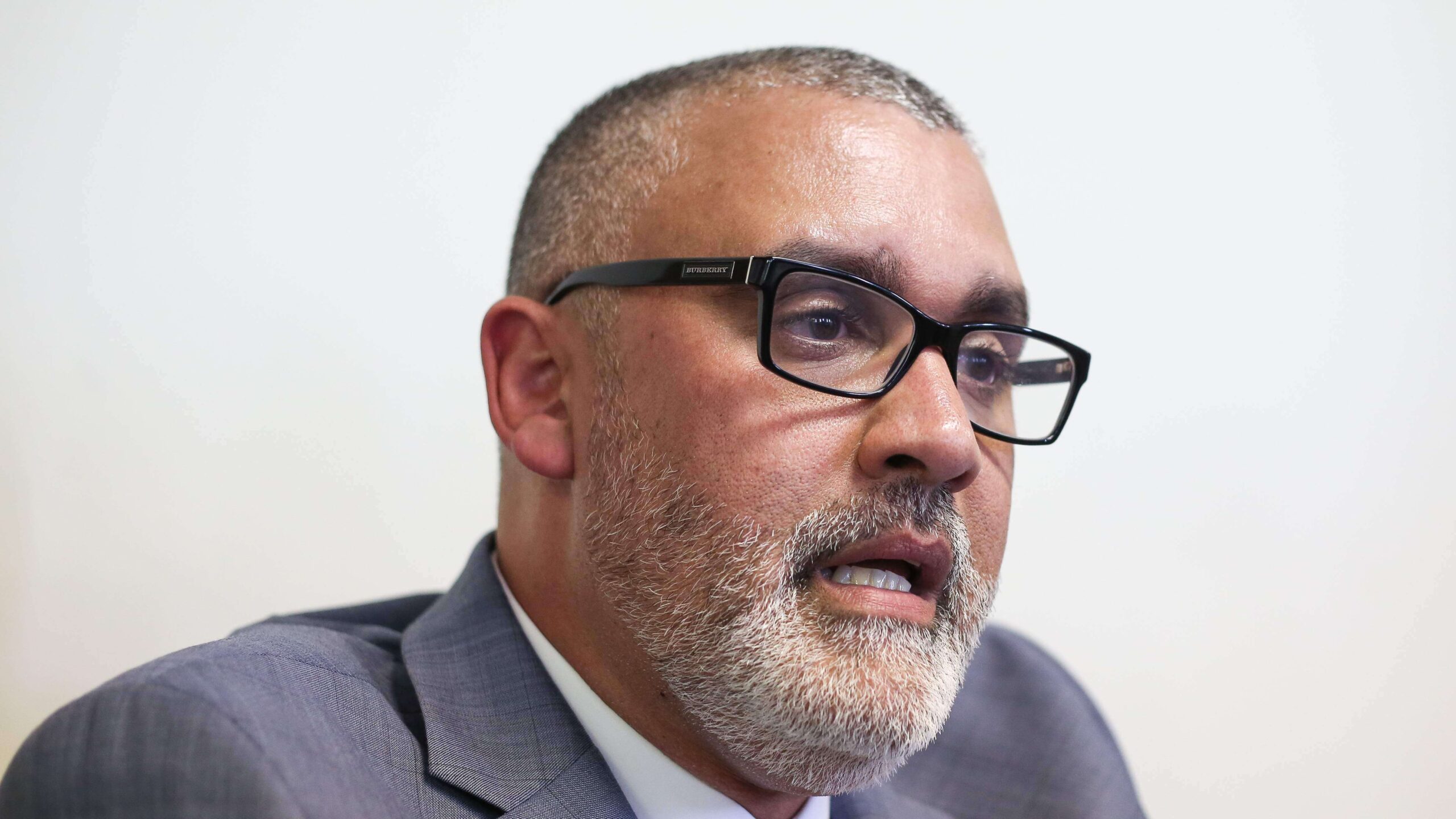 Gobierno pide permiso al Senado para que Álamo siga como interino