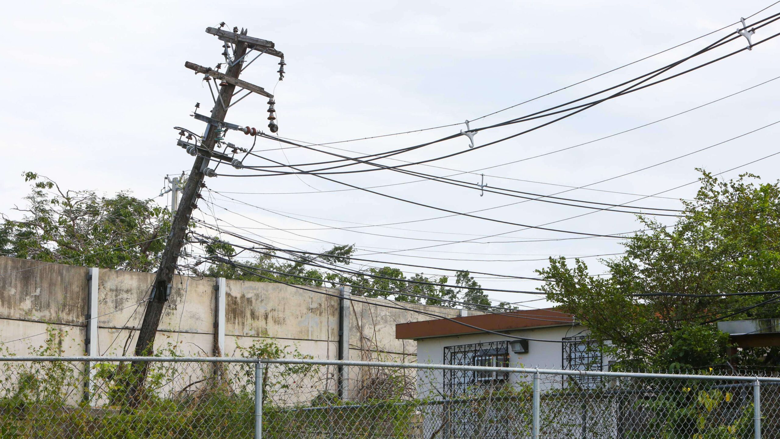 Cerca de 45,000 viviendas en riesgo por daños en sistemas eléctricos