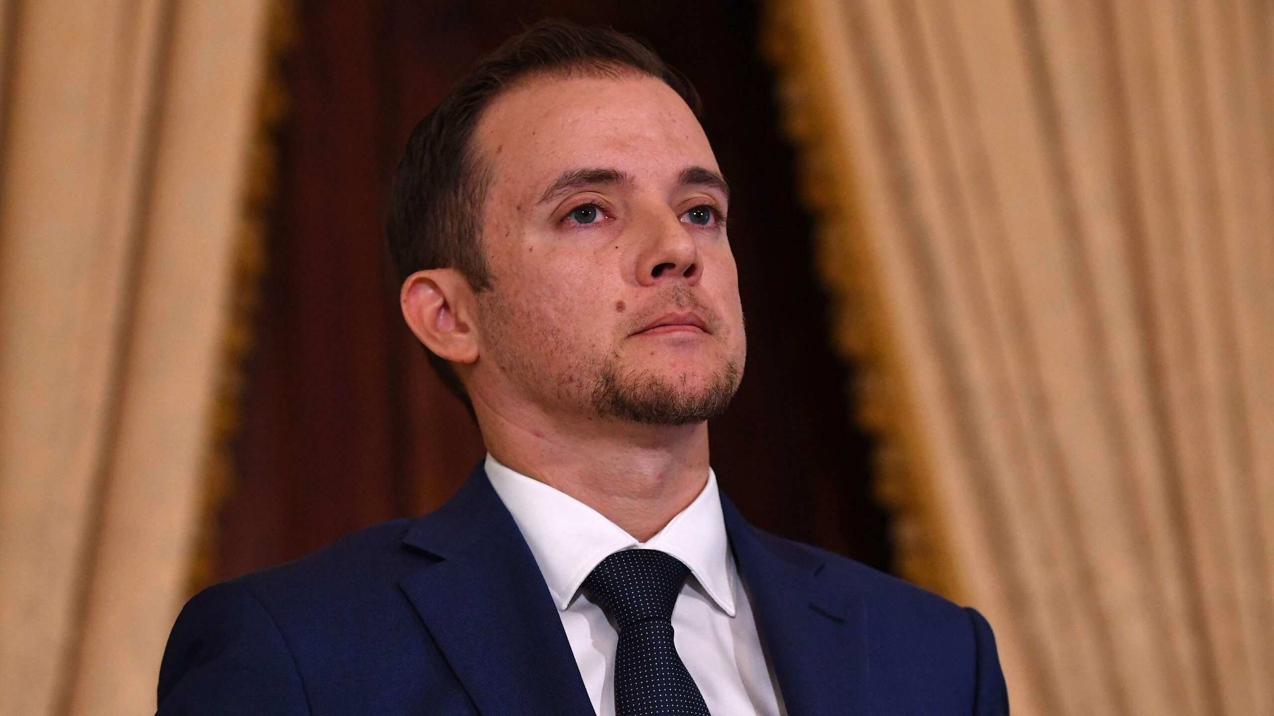 Investiga alegaciones de irregularidades en Educación