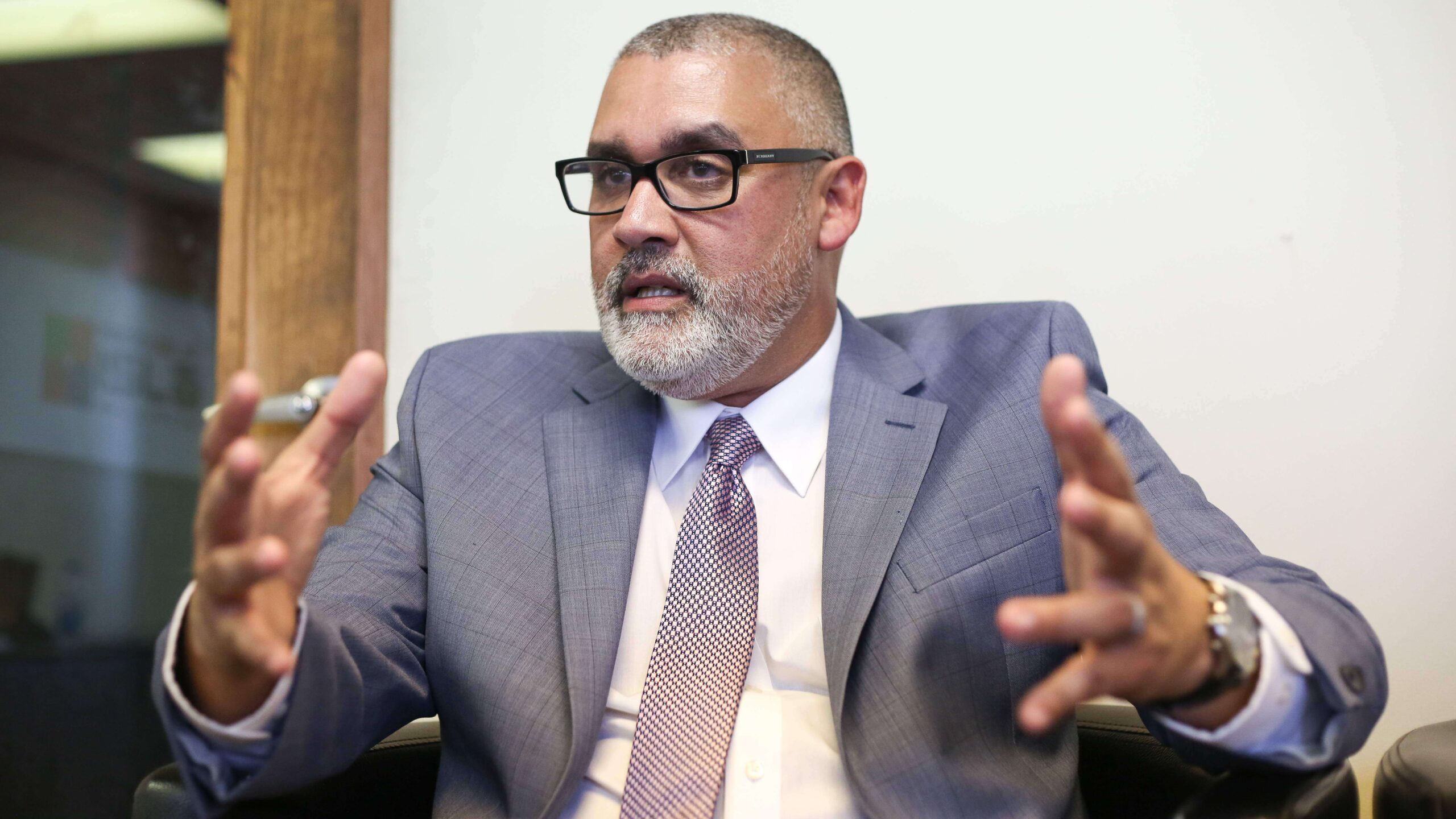Nuevo secretario del DE propone enmendar lazos con comunidad escolar