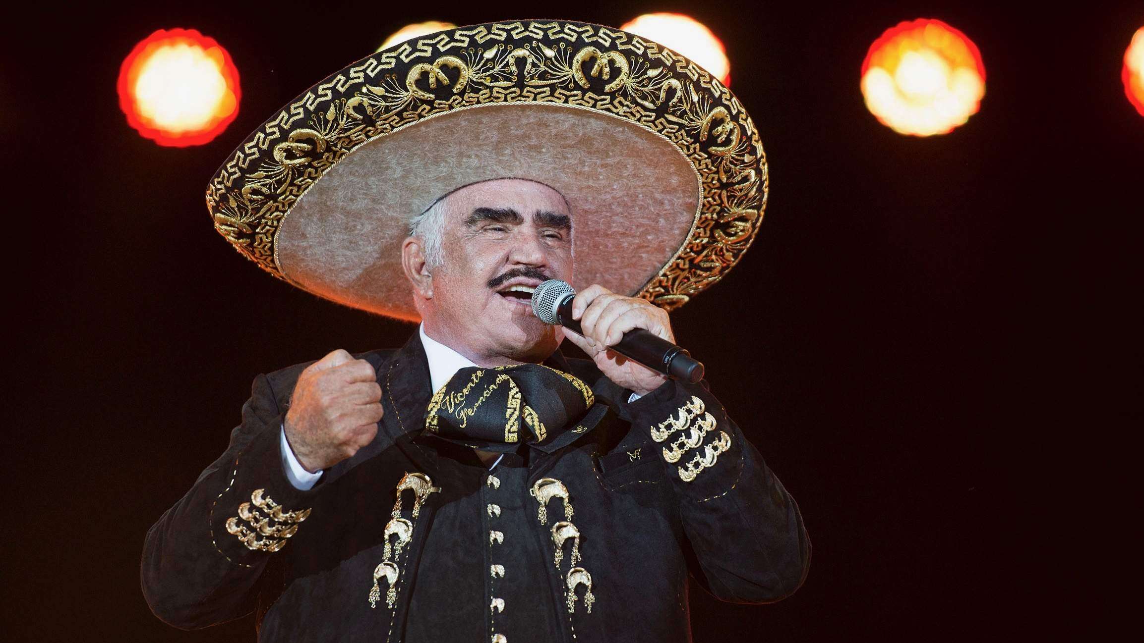 Vicente Fernández rechaza hígado por evitar que sea de un homosexual