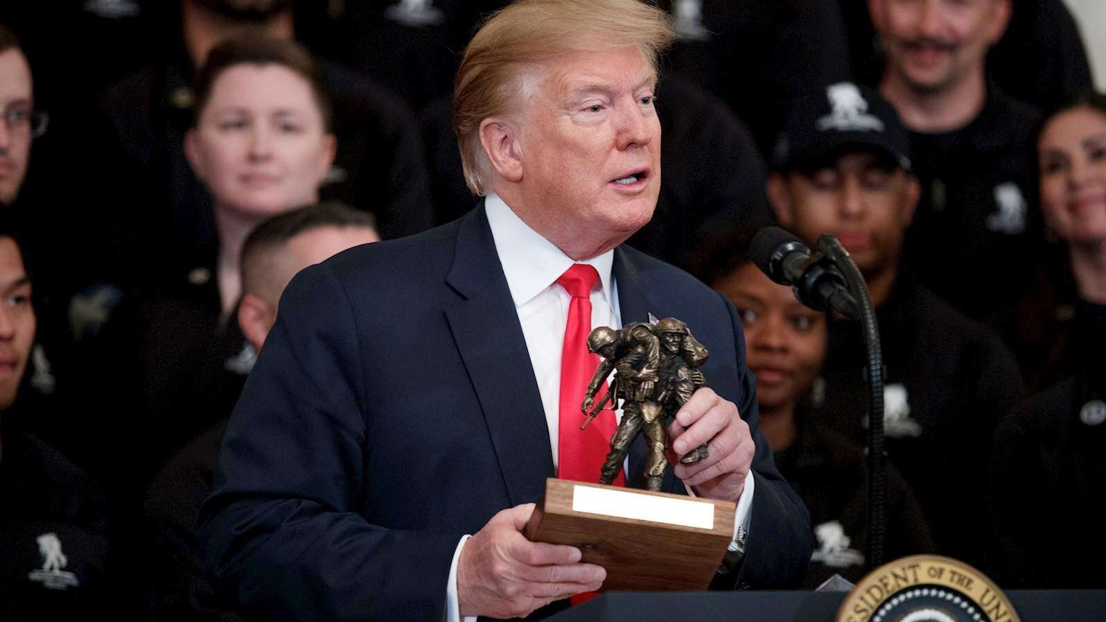 Trump aclara no necesita de bancos para hacer negocios