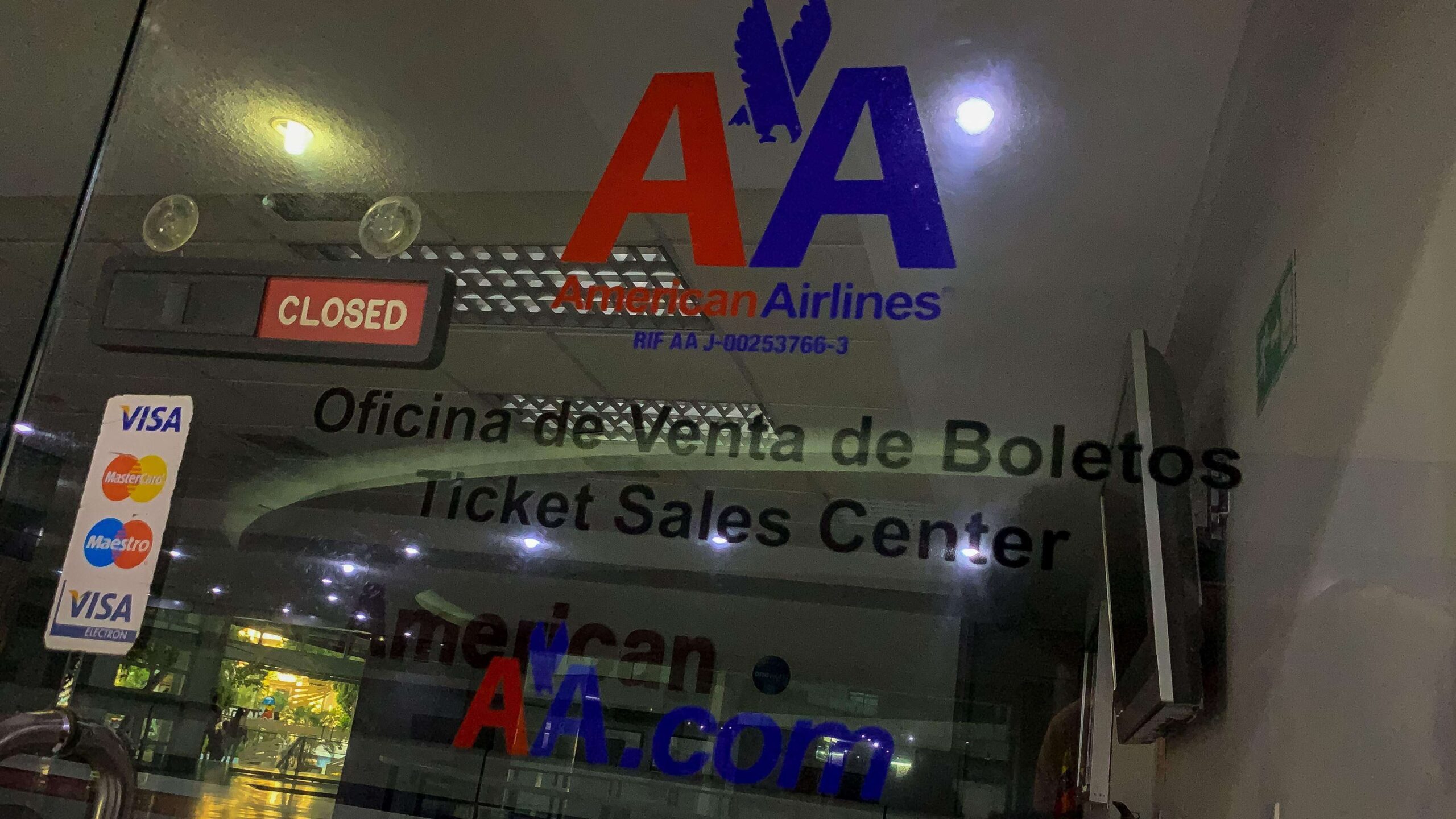 Pasajeros que iban a Venezuela quedan varados en Miami