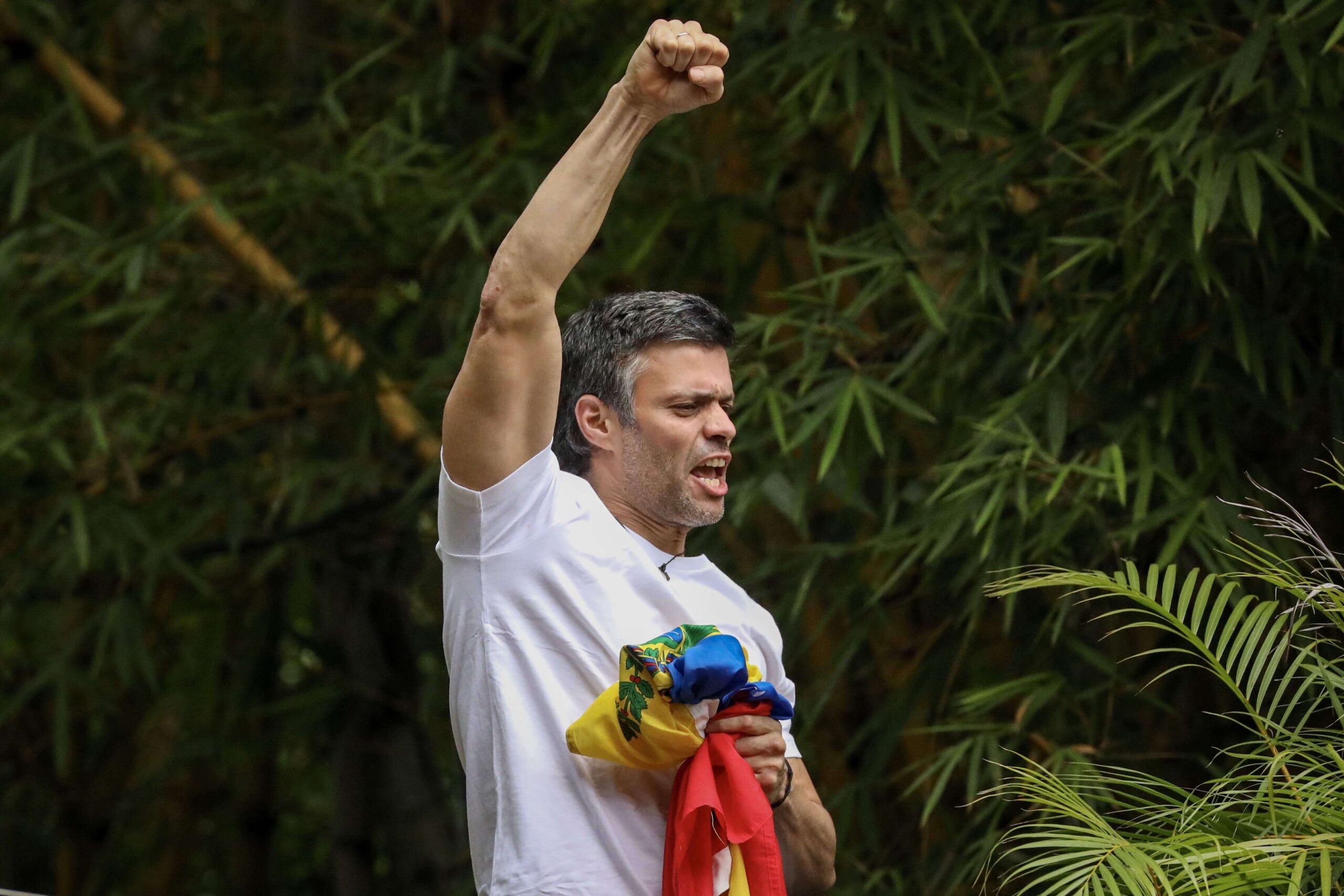 Ordenan arresto de Leopoldo López