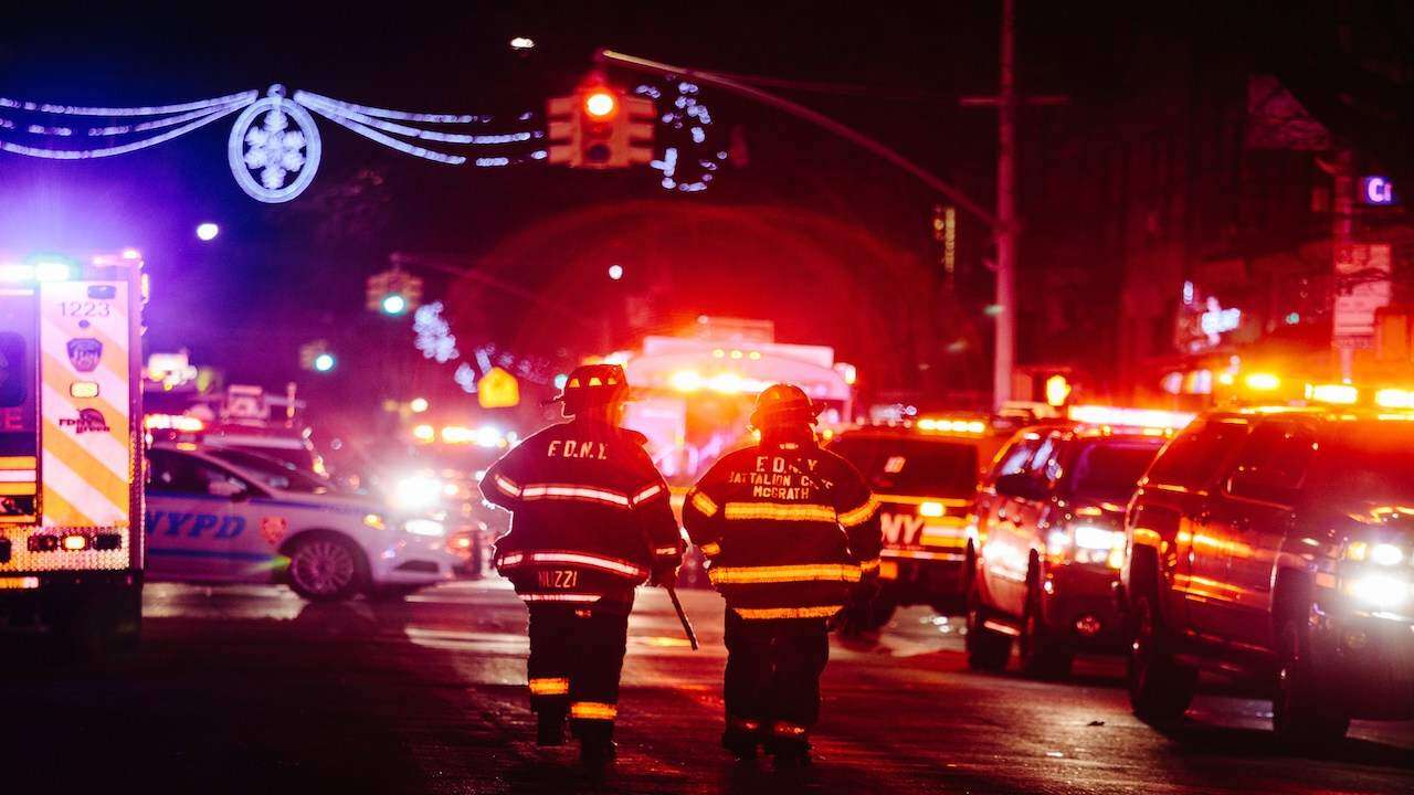 Mueren cuatro niños y dos adultos en un incendio en Nueva York