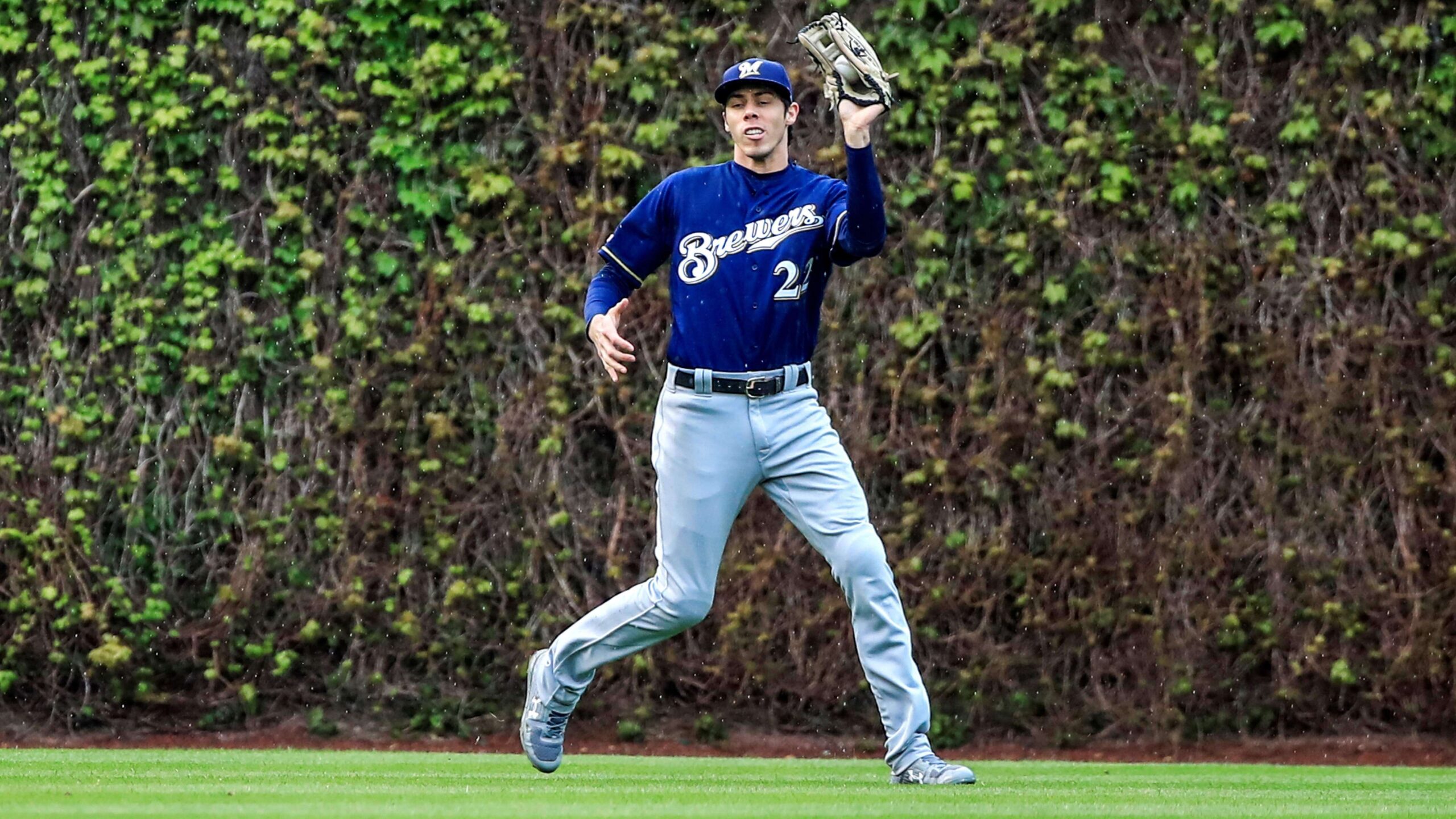 Yelich sigue caliente con el madero