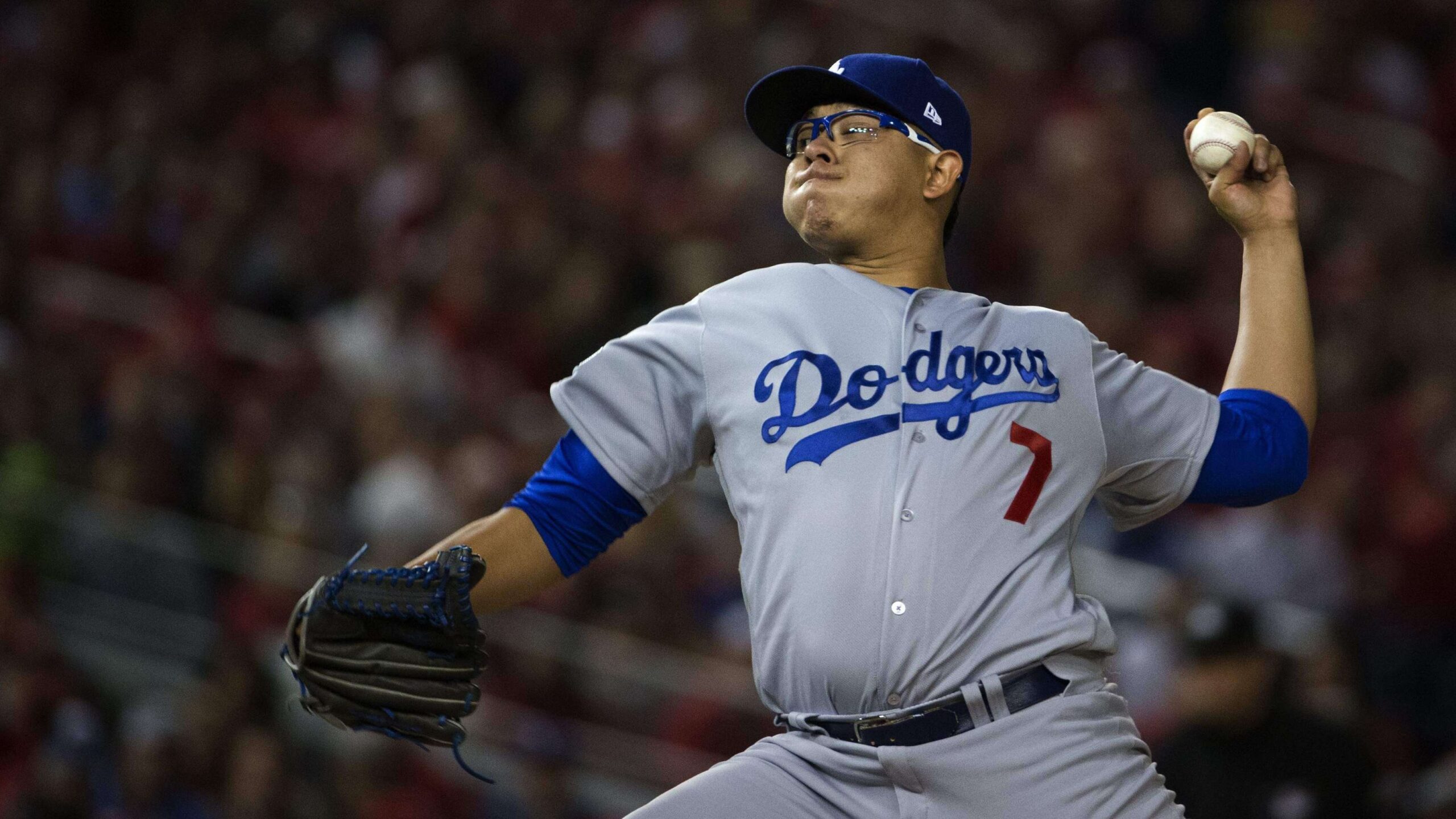 Lanzador de los Dodgers detenido por violencia de género