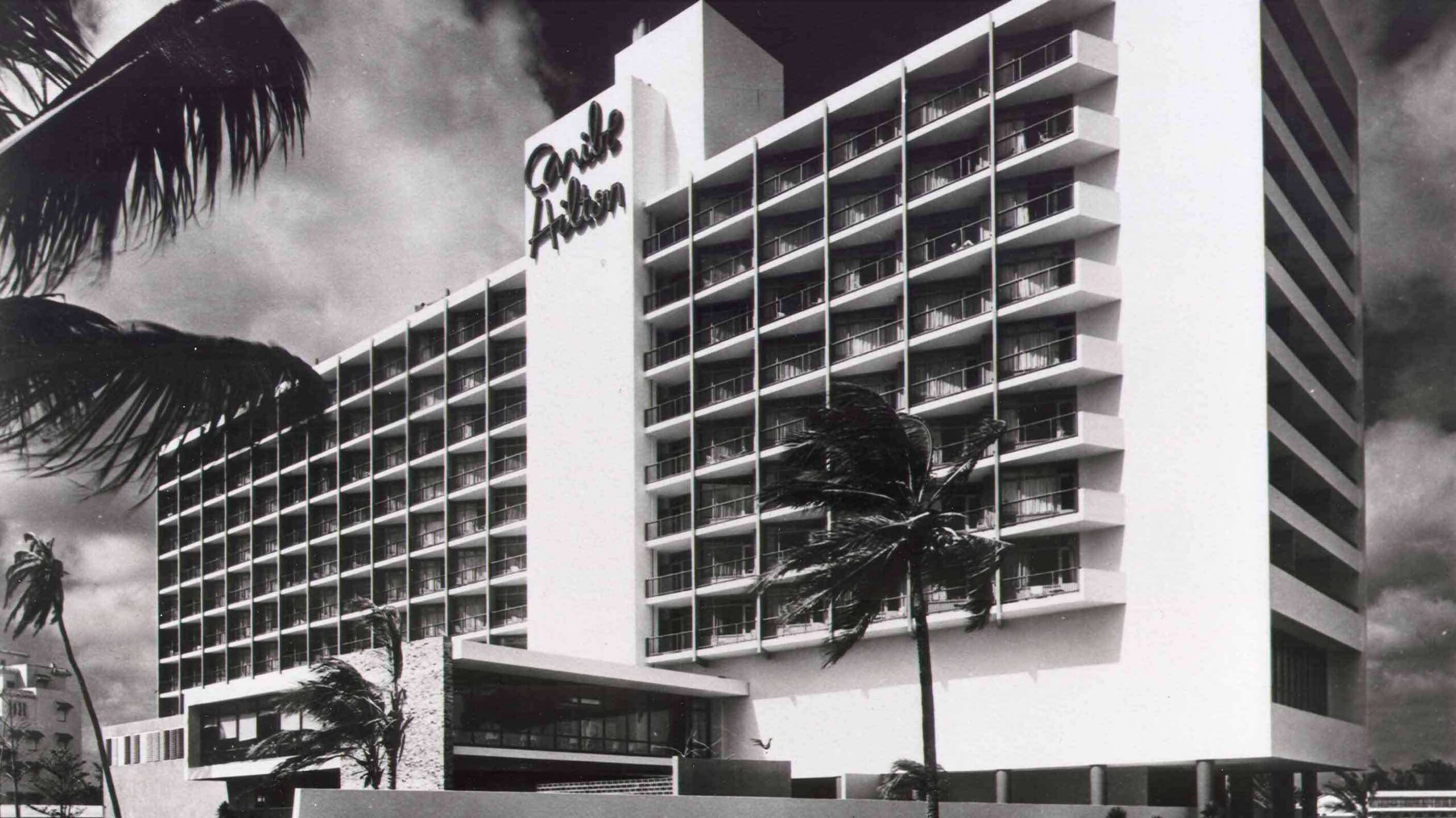 La construcción en 1949 del Caribe Hilton