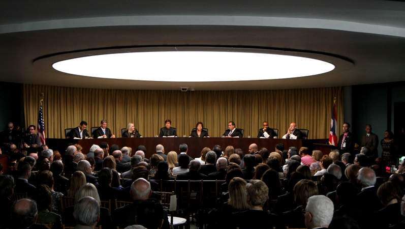 Supremo absuelve a juez que ordenó arresto de mujer con siete meses de emba