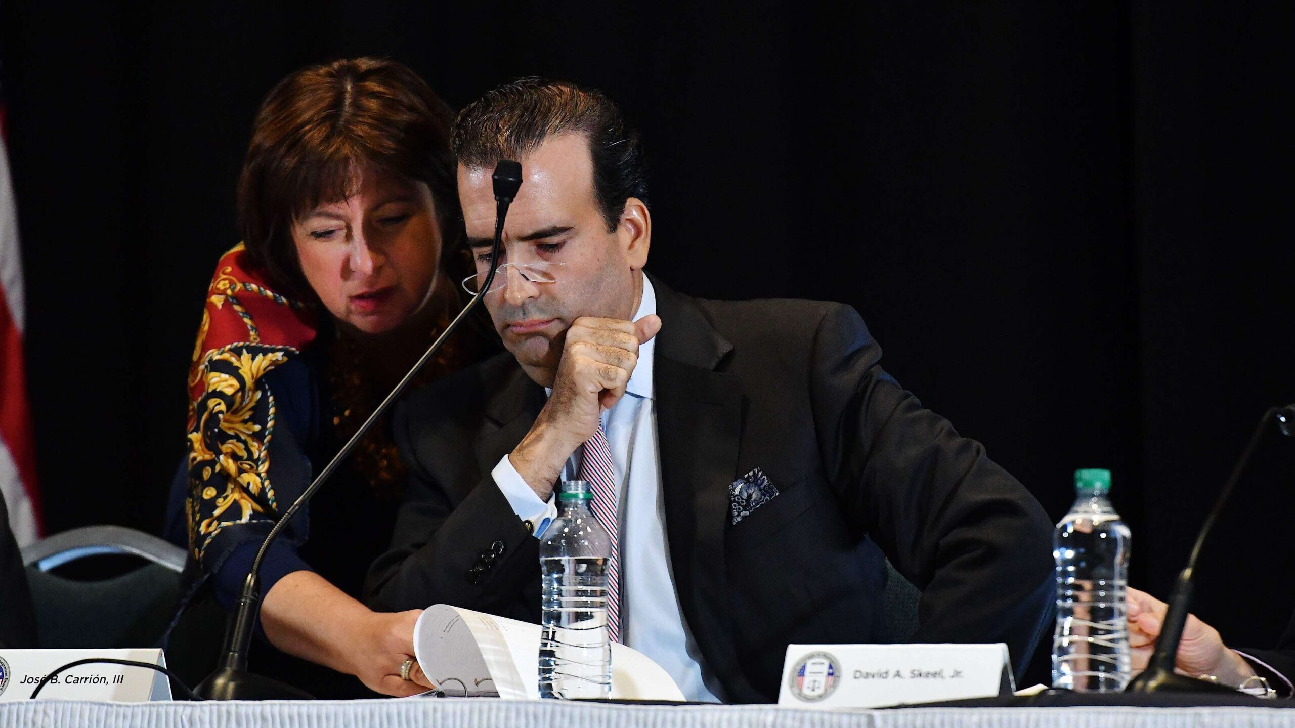 Jaresko llama al diálogo para evitar déficit en pago a pensionados