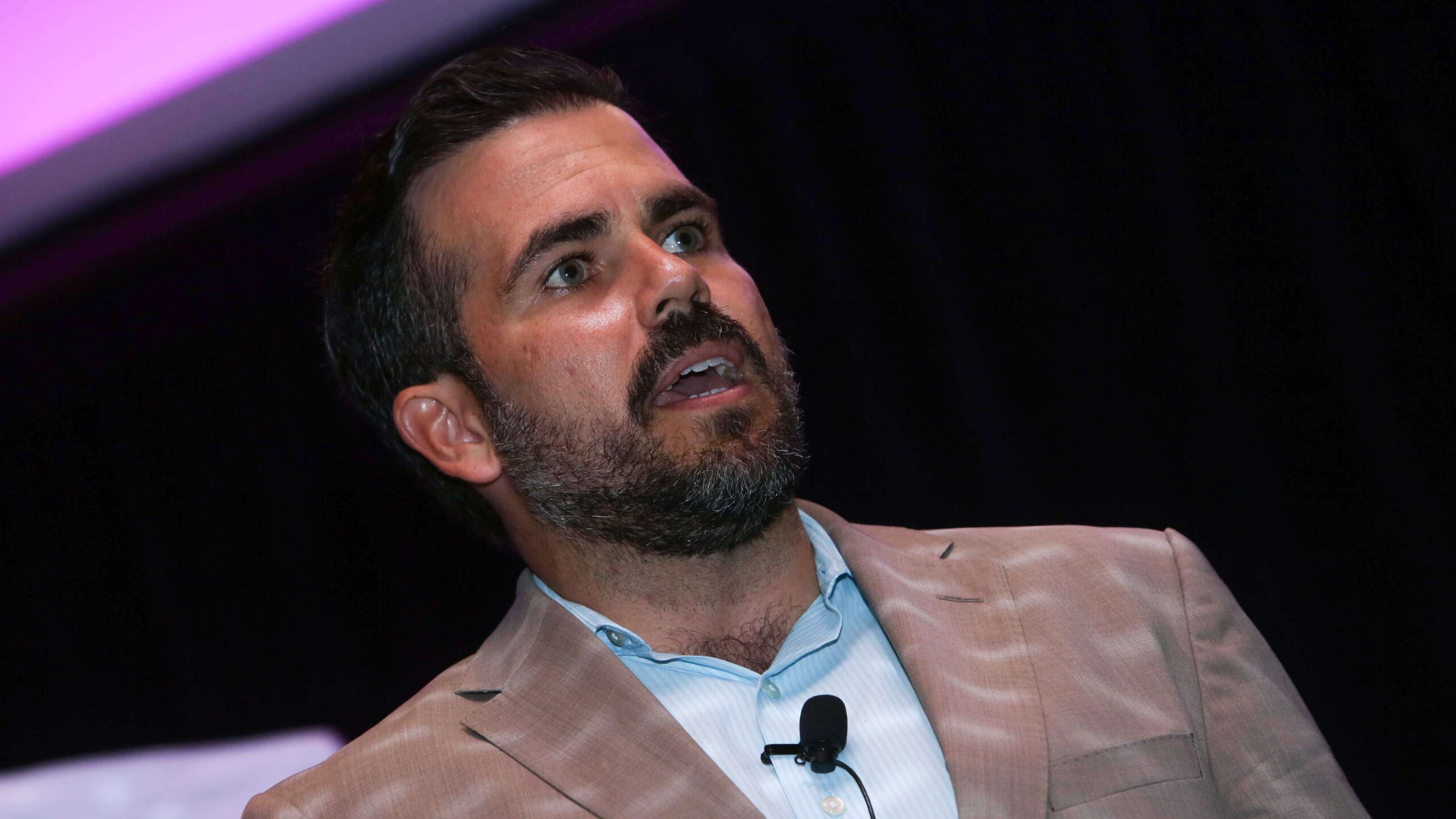 Rosselló viaja tras el Paro Nacional