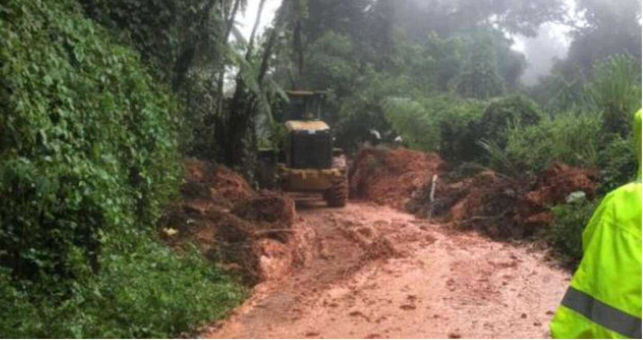 Derrumbe mantiene una docena de familias utuadeñas incomunicadas