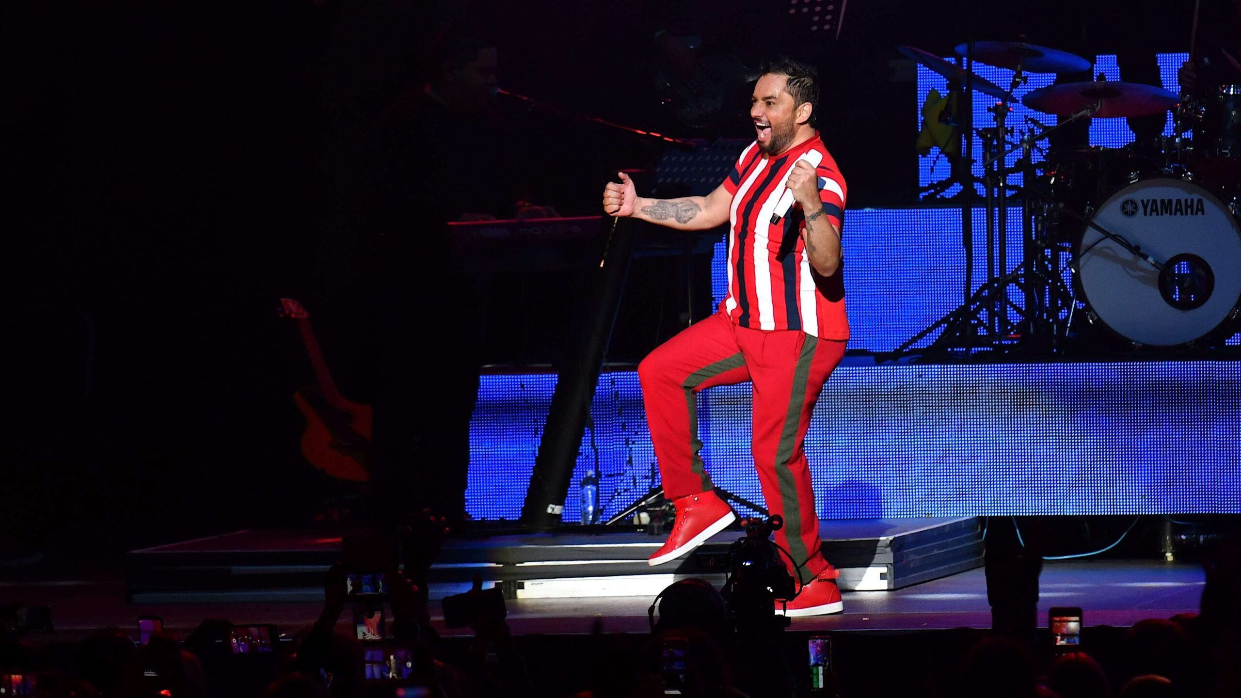 Manny Manuel pide perdón y brilla en el Choli