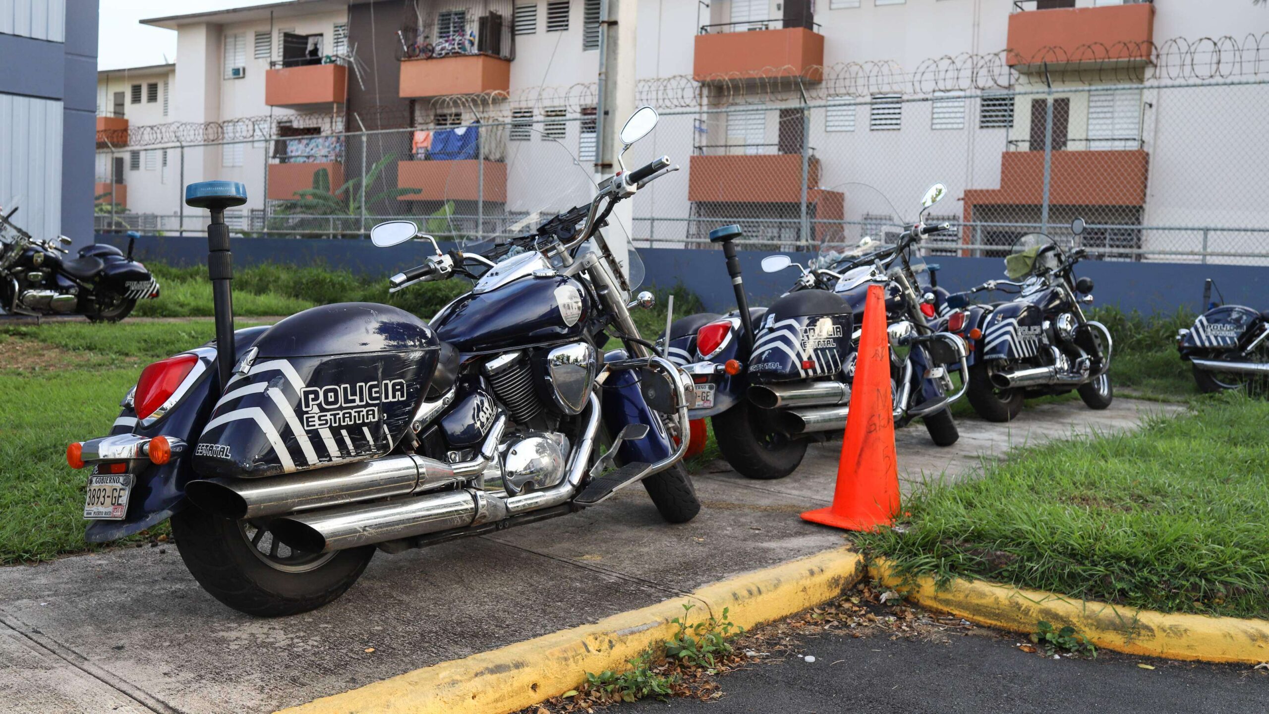 Dos mujeres se enfrentan a cuchillazos en urbanización de Aguadilla