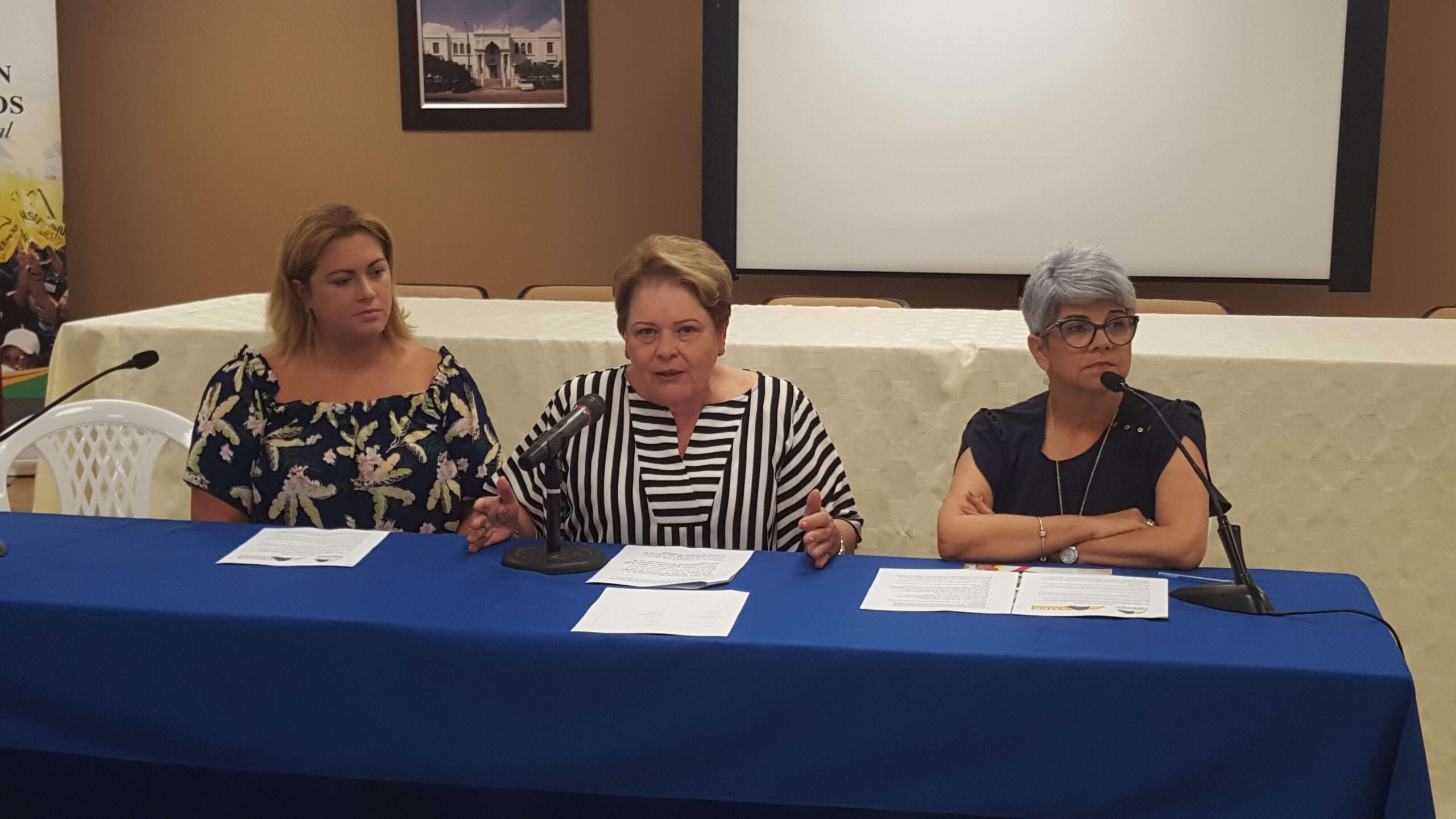 Maestros reclaman a Rosselló que cumpla su palabra