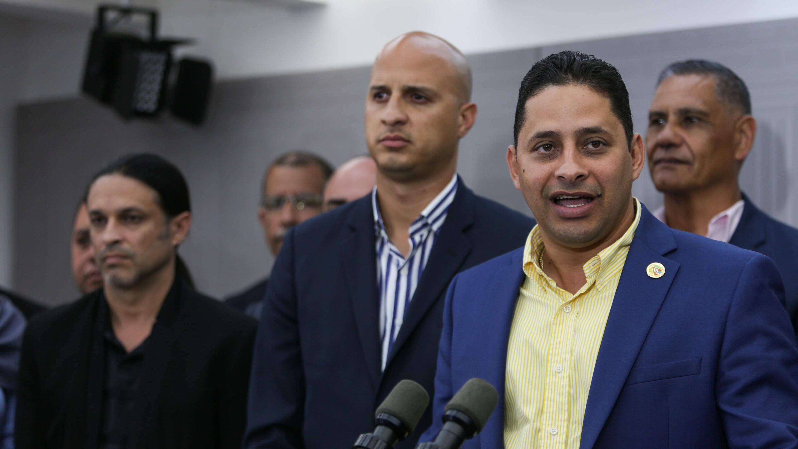 Gobernador liberará a municipios de pago de ASES y PayGo