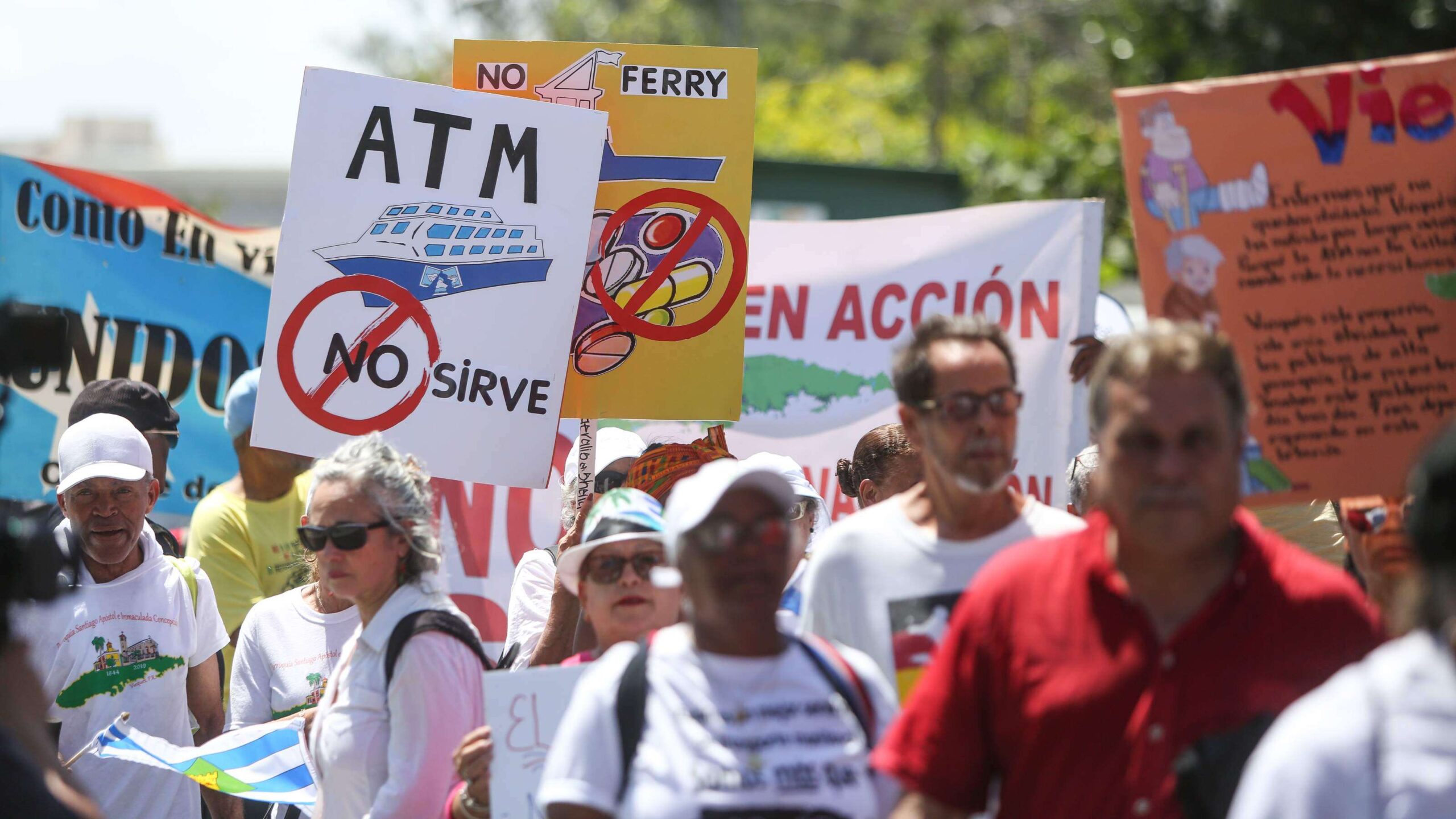 Viequenses y culebrenses exigen mejor servicio de ATM