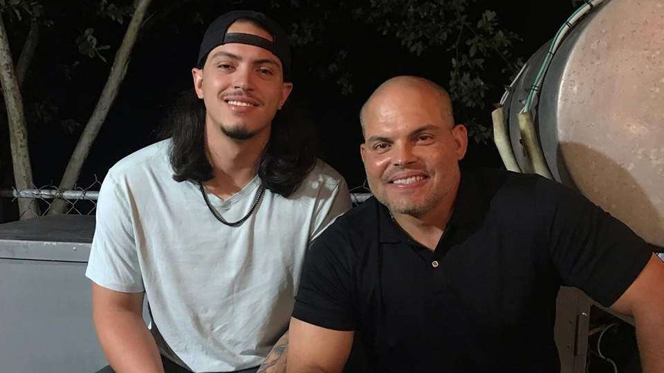 Fuerte relación entre Iván Rodríguez y su hijo Dereck