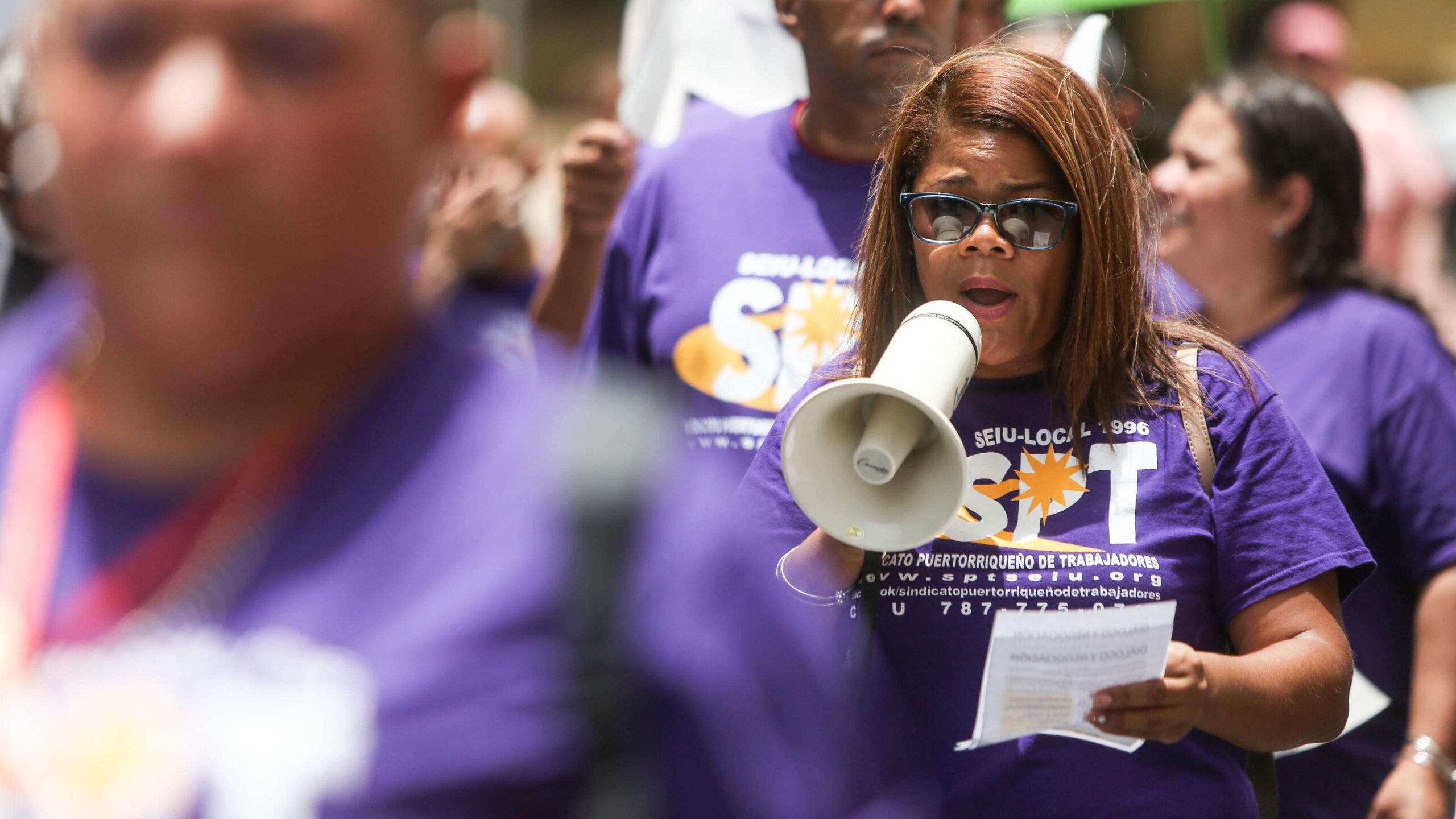 Diálogo y negociación exigen empleados del municipio de San Juan