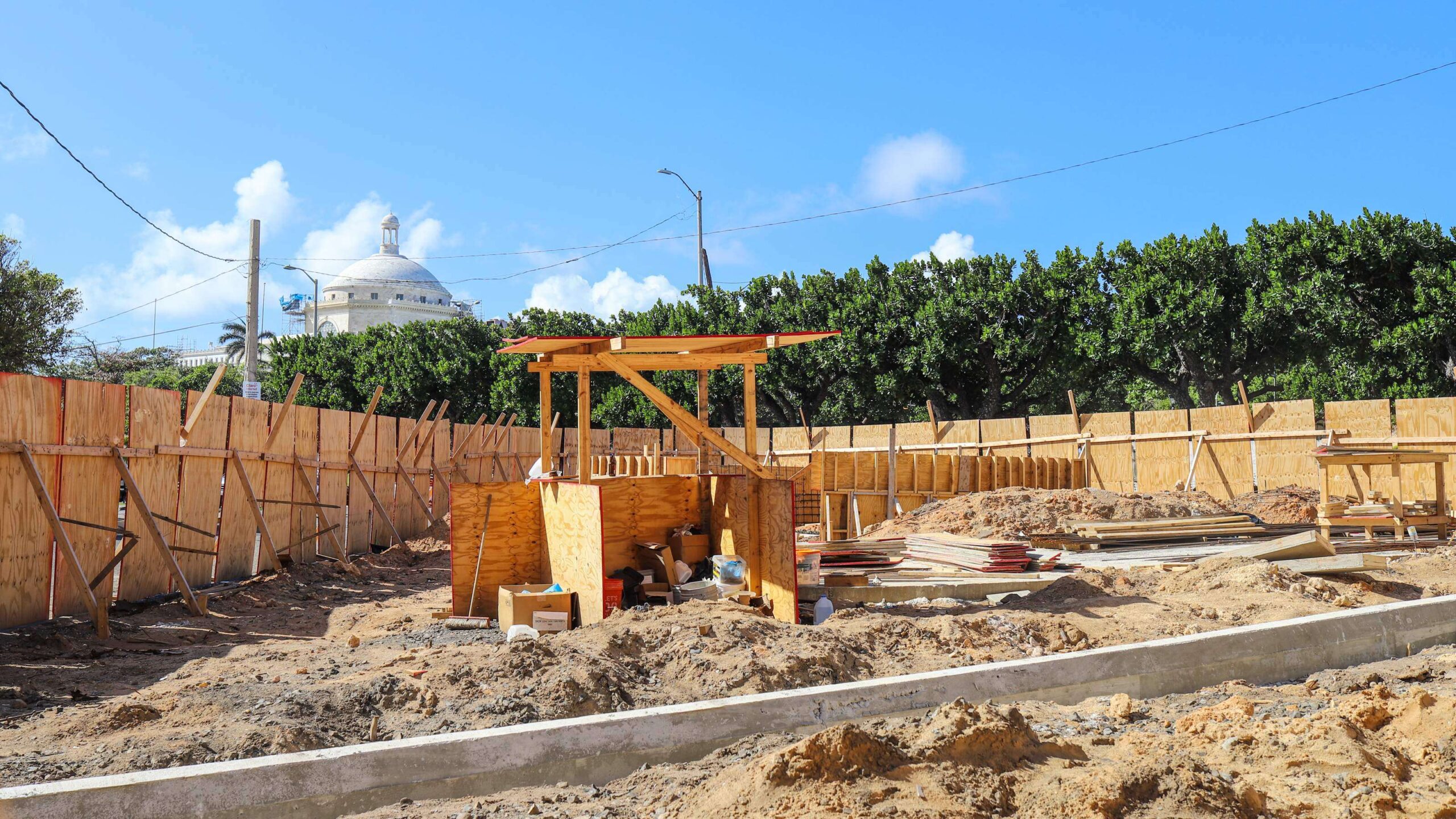Senado sigue gastando en la Plaza de los Creyentes