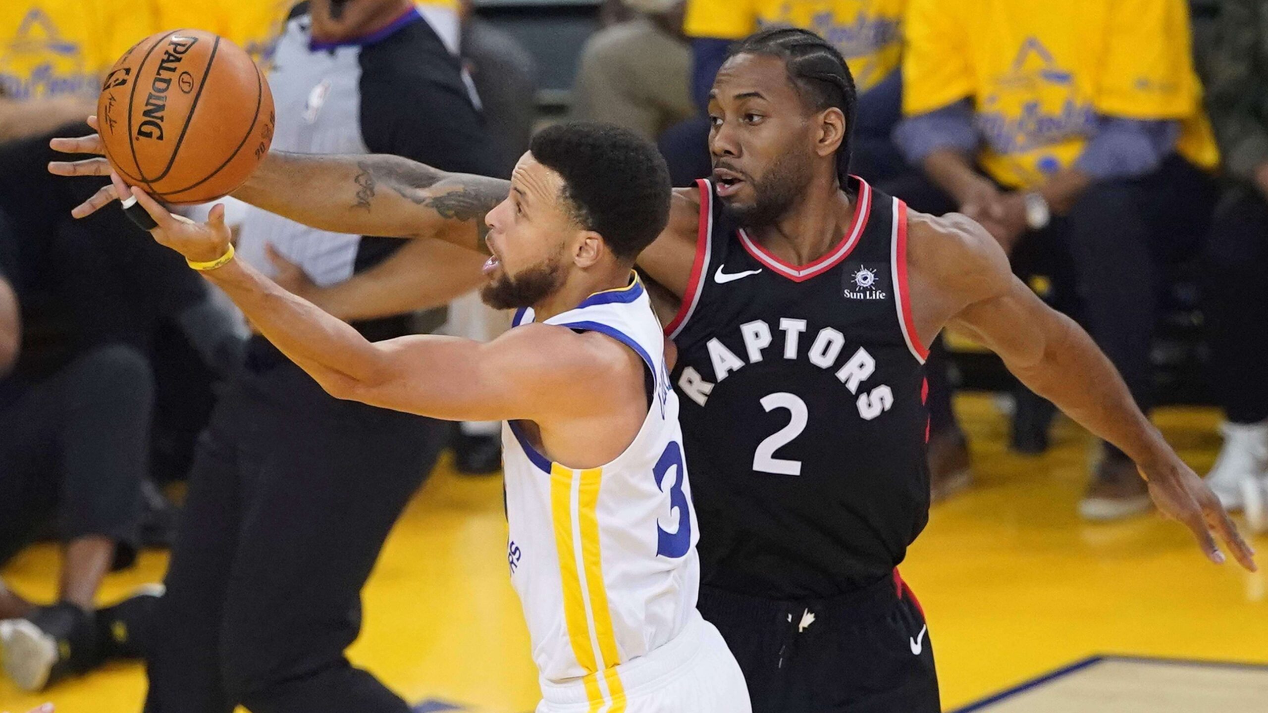 Toronto se lleva el segundo juego de la final