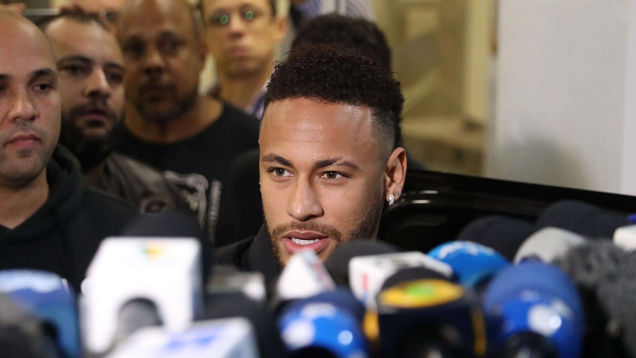 Acusadora de Neymar pierde su celular, según su abogado