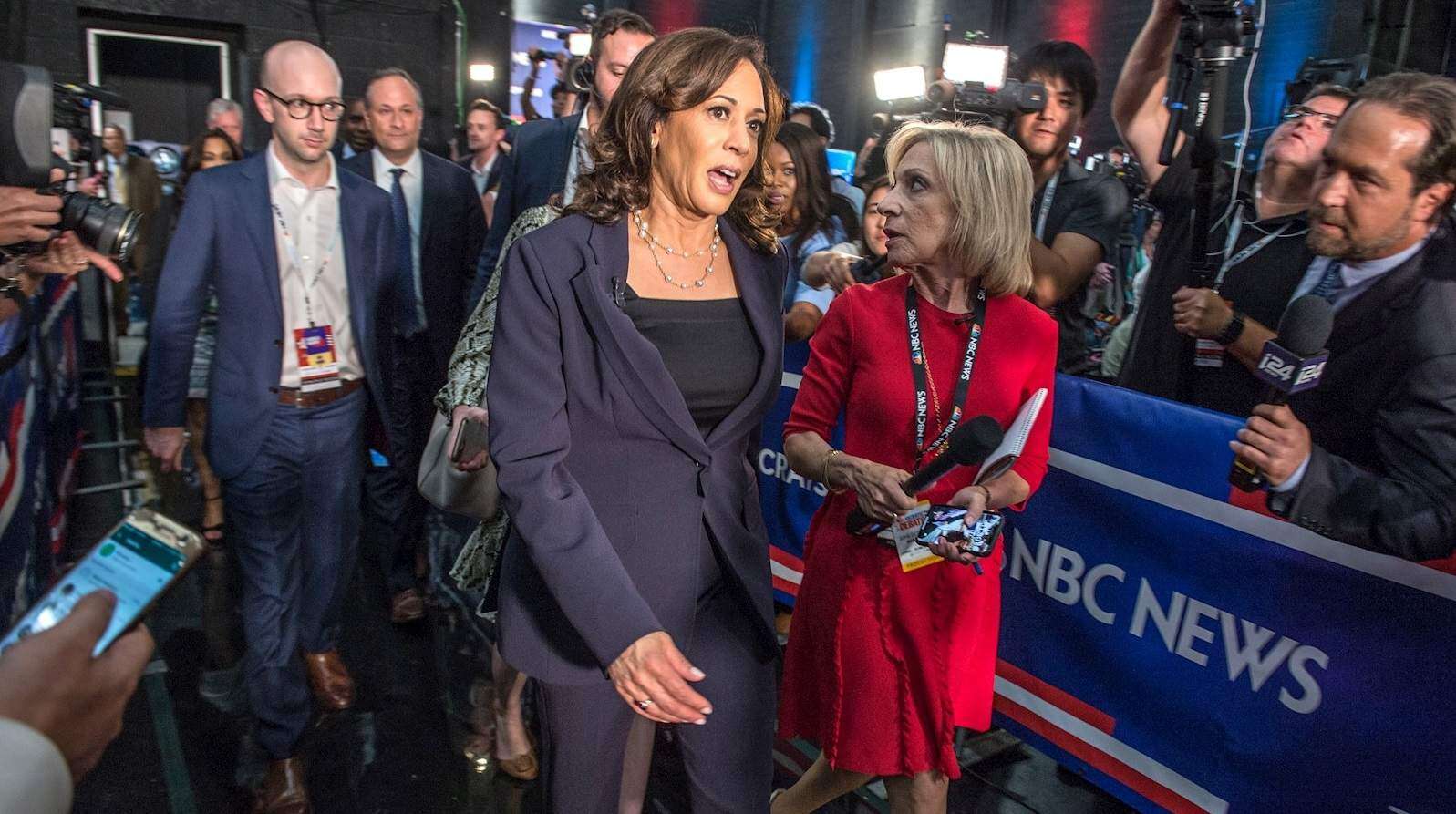 Kamala Harris destaca con ataques a Biden en el debate demócrata