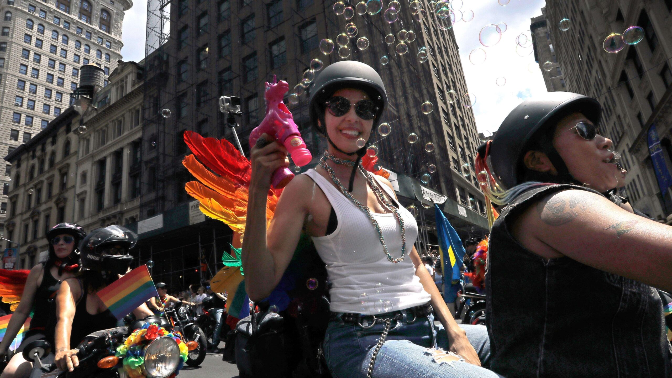 Nueva York se viste de arcoíris en celebración del Orgullo Mundial