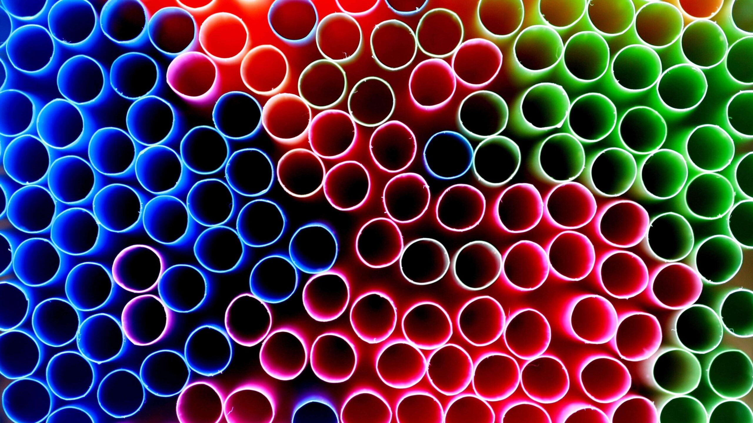 Cámara aprueba medida para prohibir sorbetos y otros plásticos