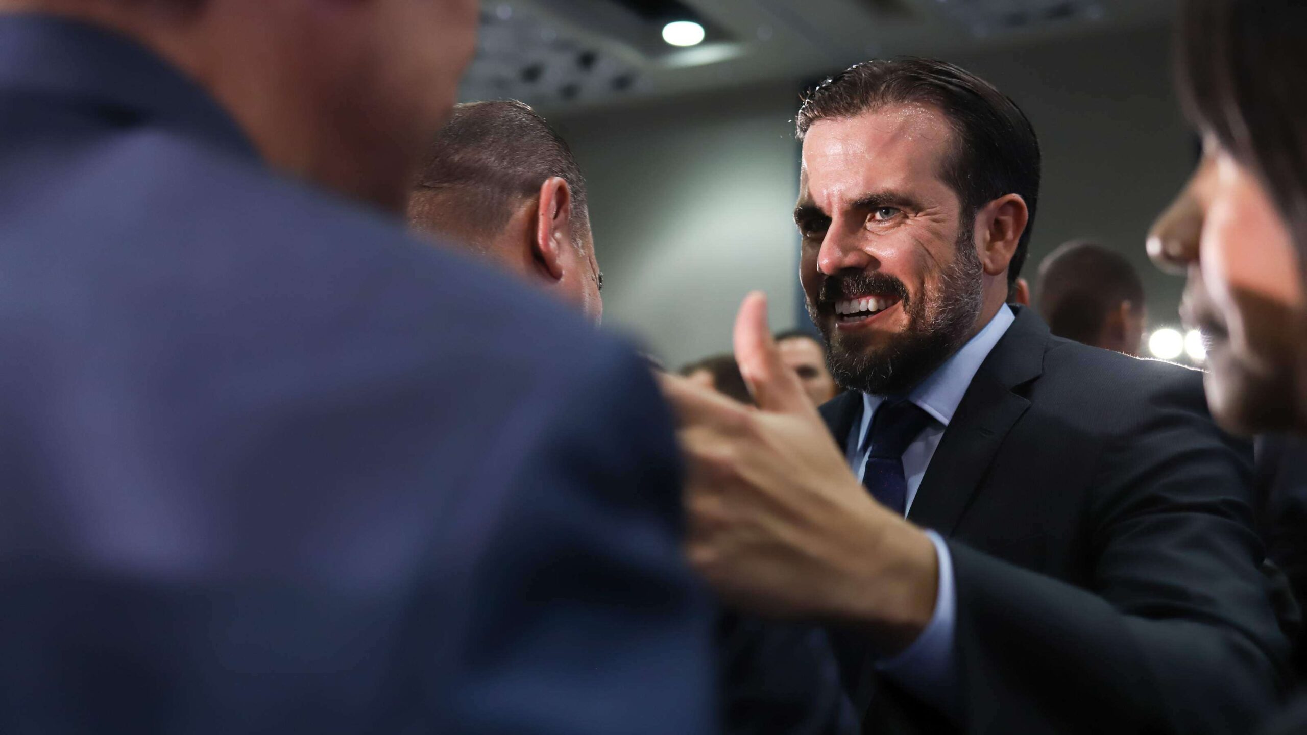 Rosselló sale de la isla
