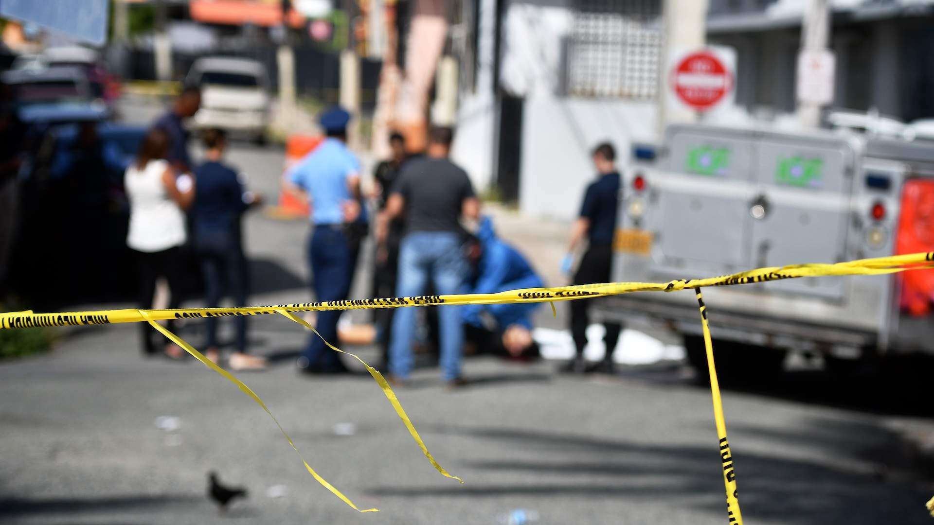 Identifican a dos cuerpos tirados en pavimento de Vieques