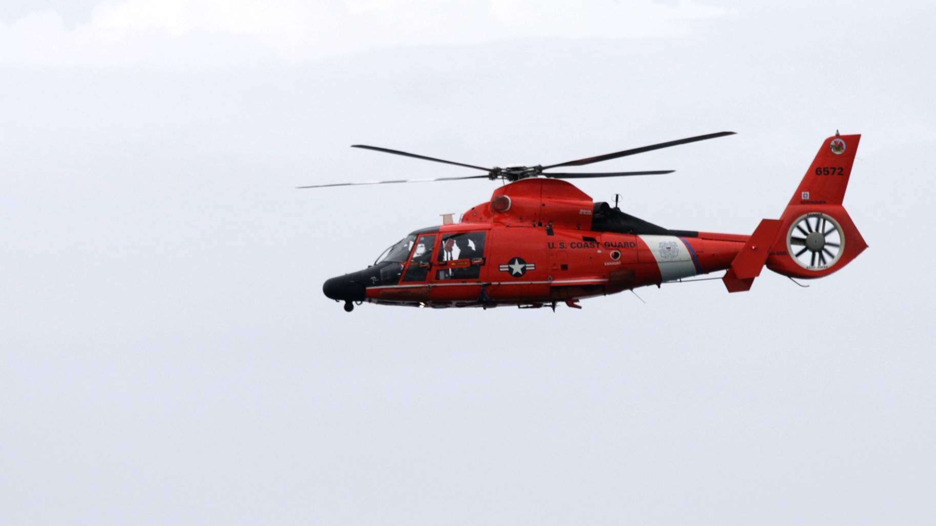 Helicóptero de Guardia Costera rescata mujer en playa de Aguadilla