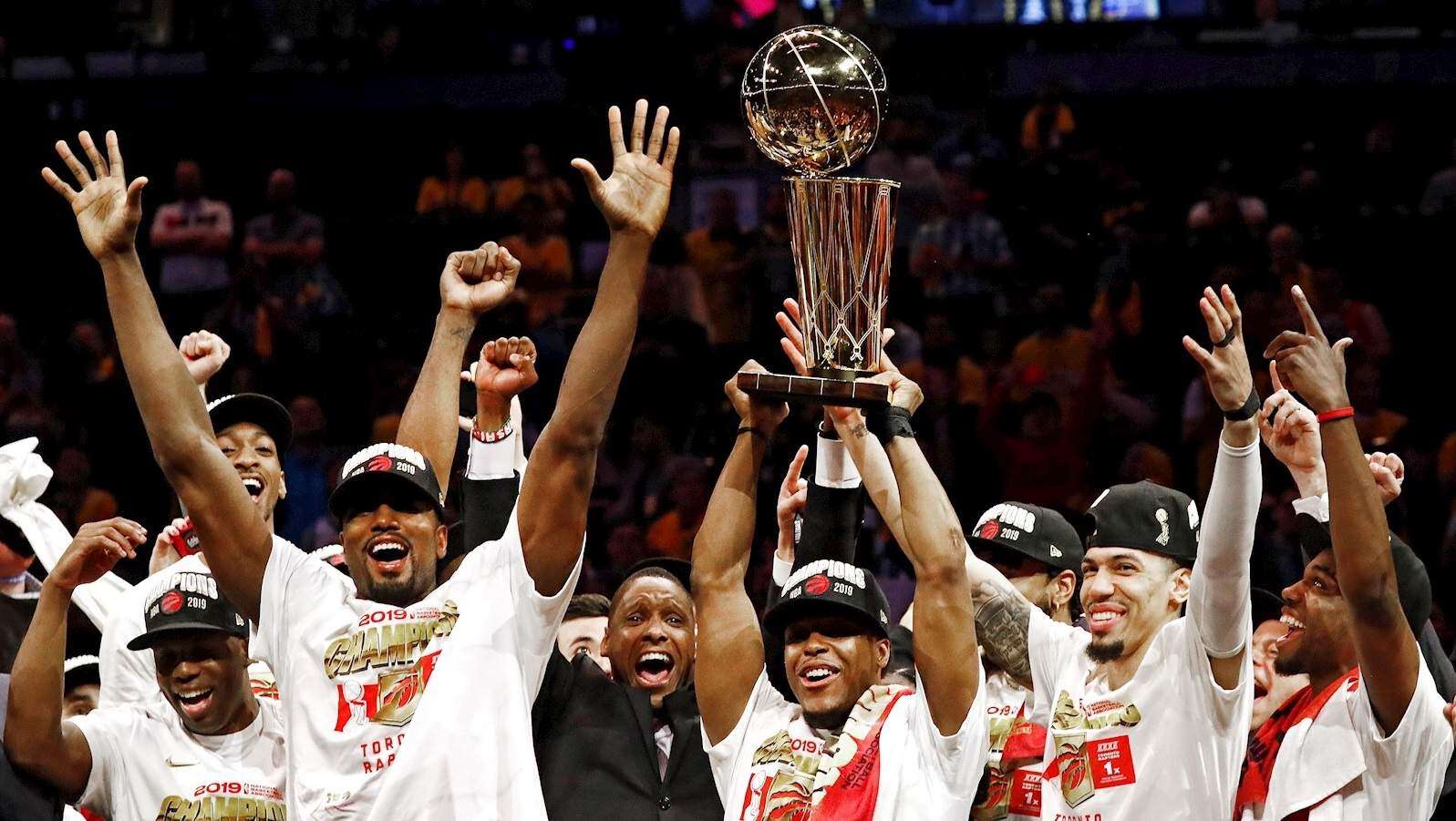 Raptors se llevan el campeonato en lucha hasta el último segundo