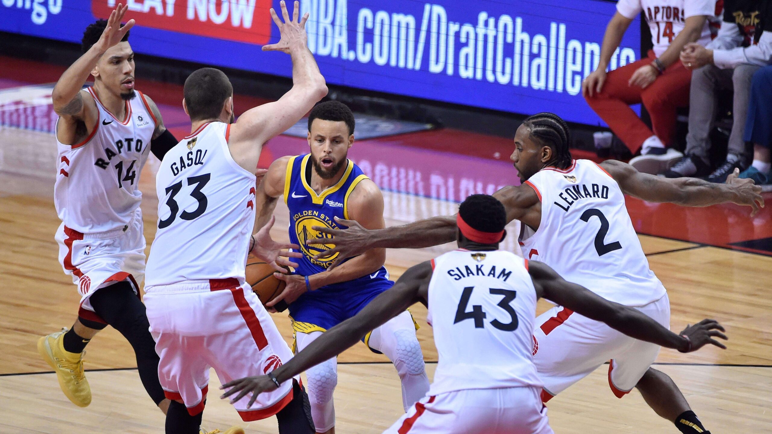 Se mantienen vivos los Warriors