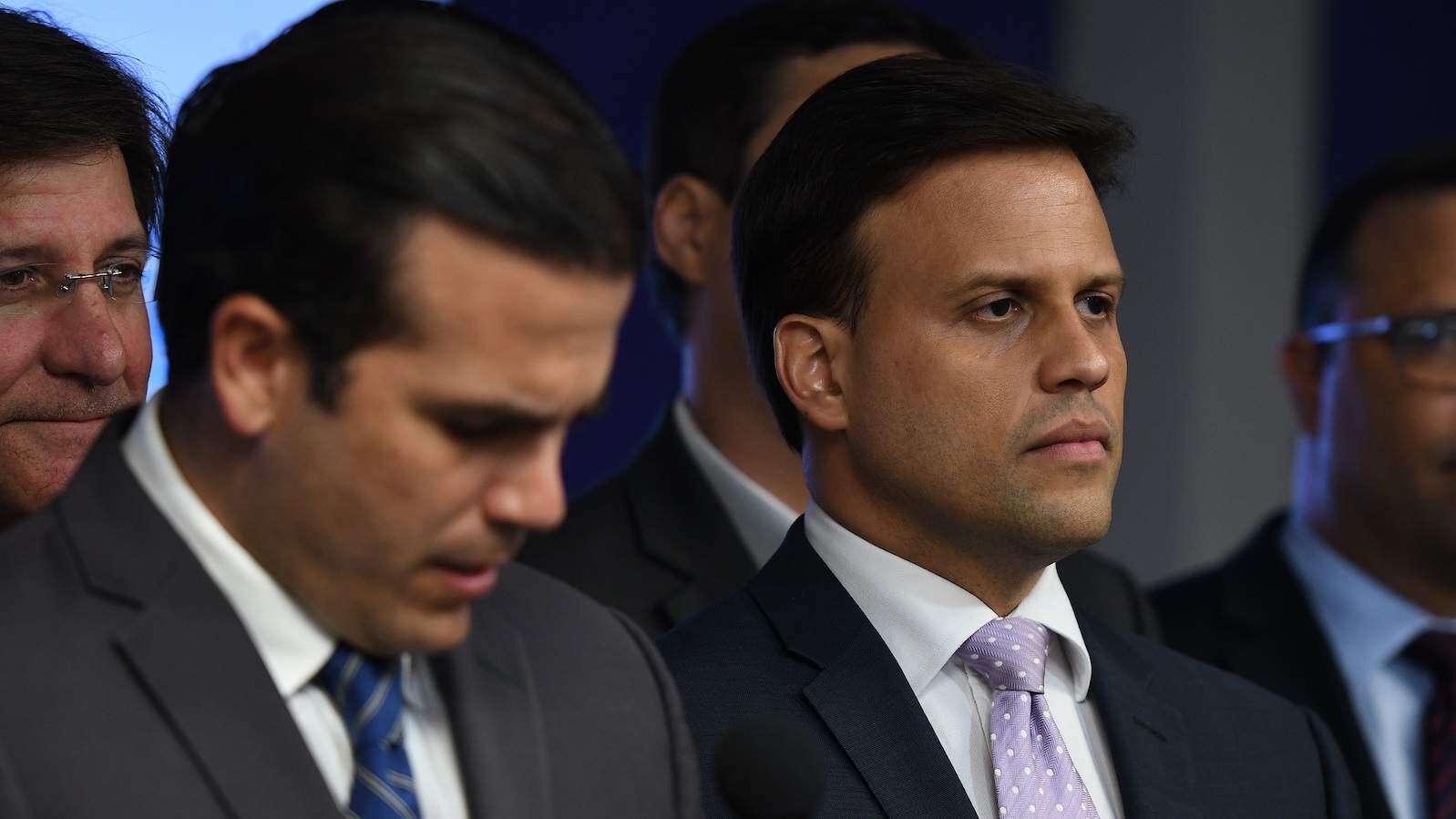 Gobernador defiende a Elías Sánchez en algunas cosas, no en otras