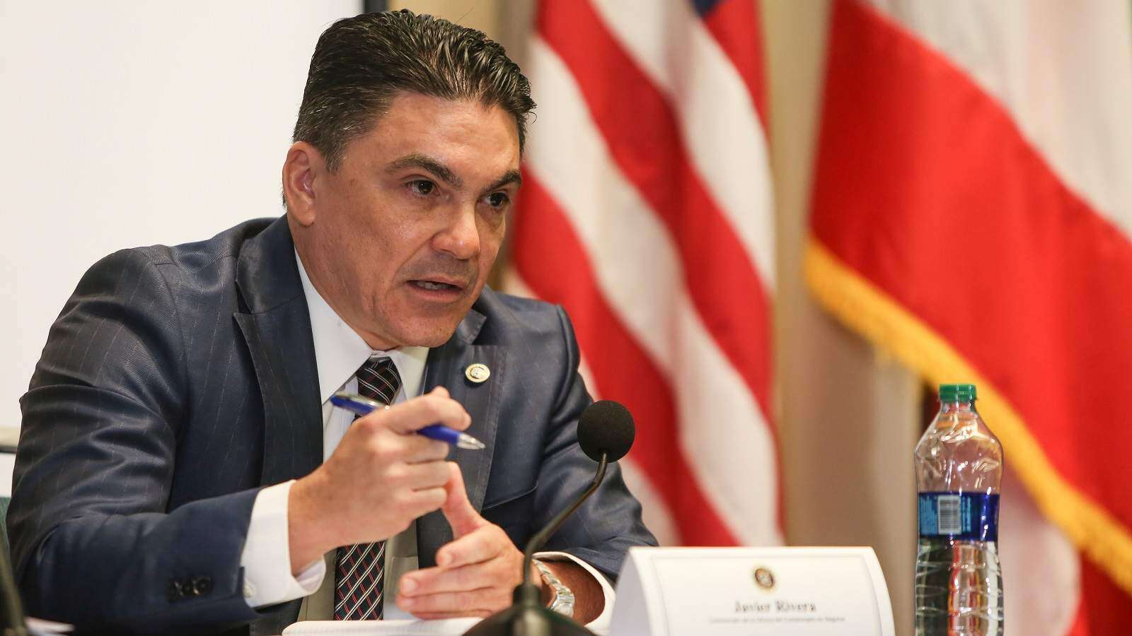 Alguaciles realizan operativo en aseguradora