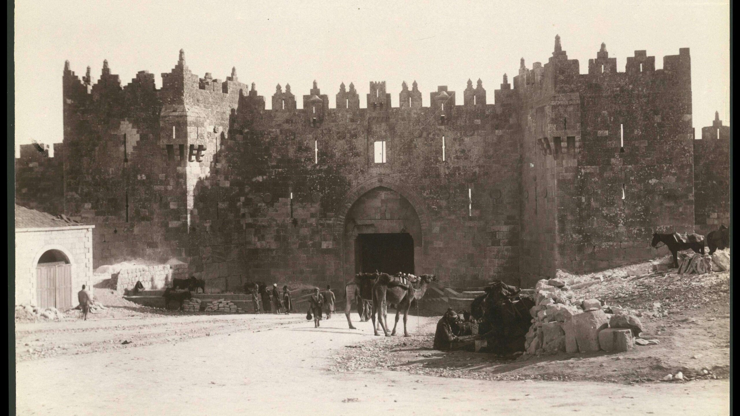 Por primera vez exhiben las primeras fotos de Tierra Santa