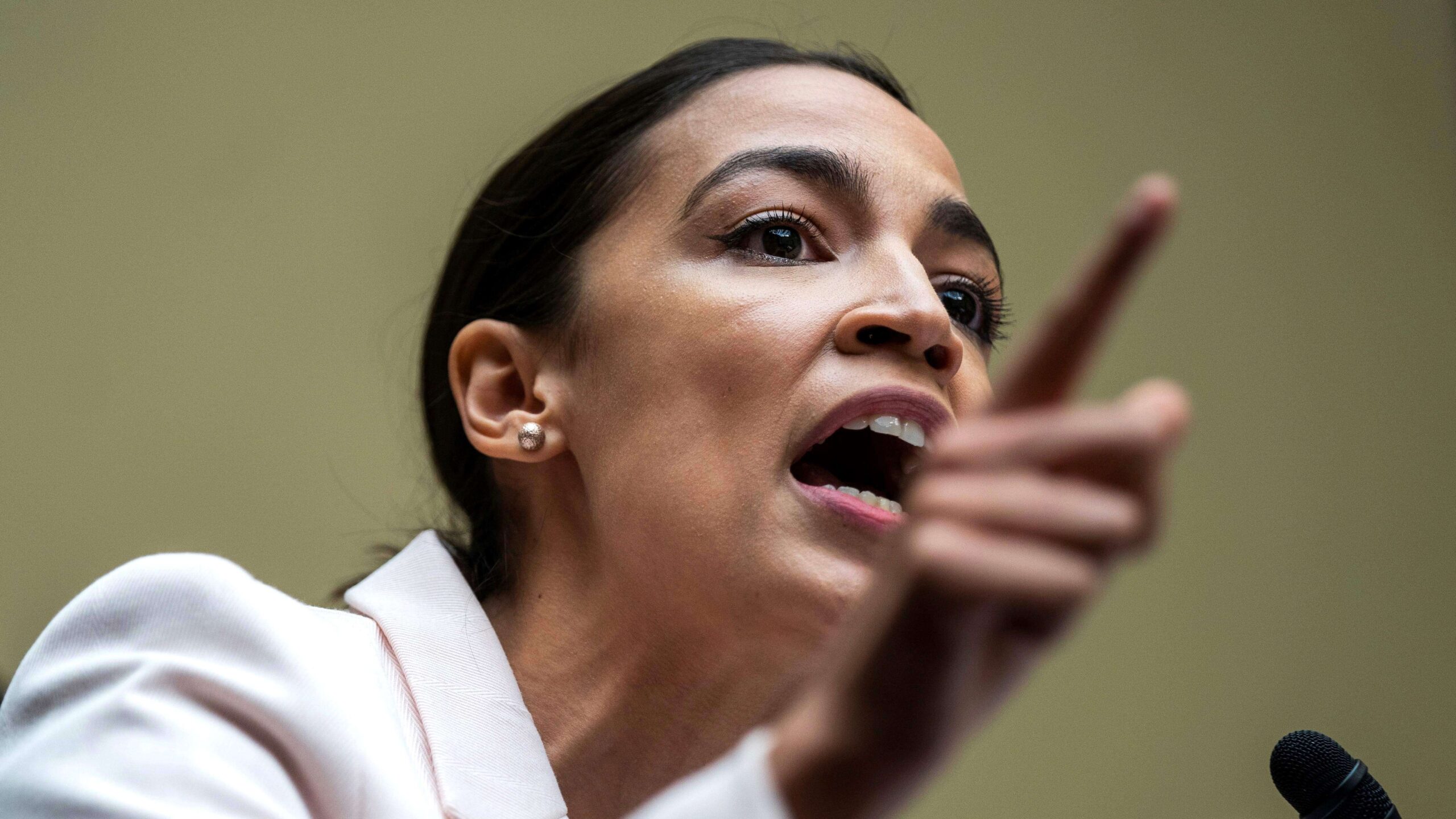 AOC denuncia personas sufren amenazas sexuales en centros de detención