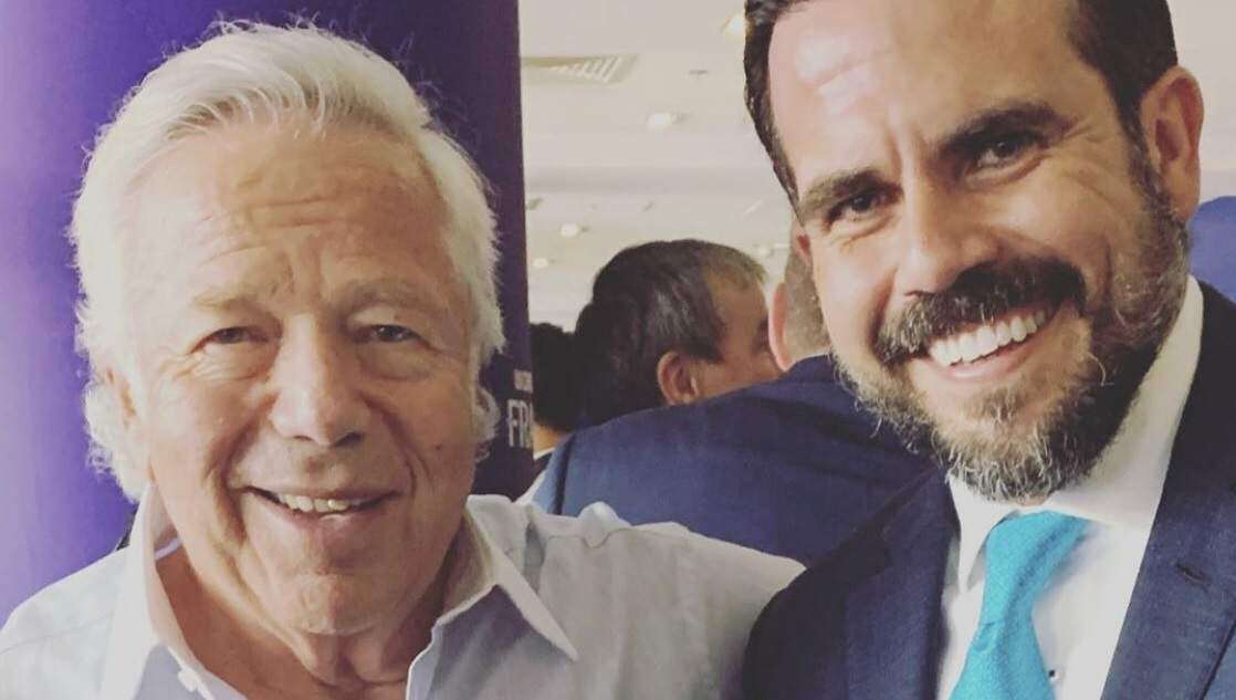 Llamativo ‘momento fan’ de Rosselló en la final femenina de la FIFA