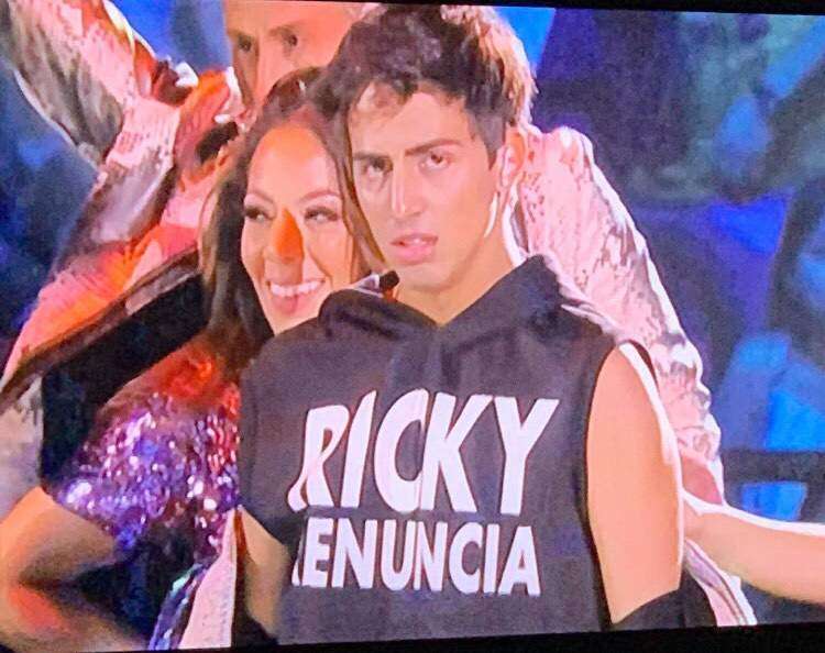 El #RickyRenuncia llega a Premios Juventud
