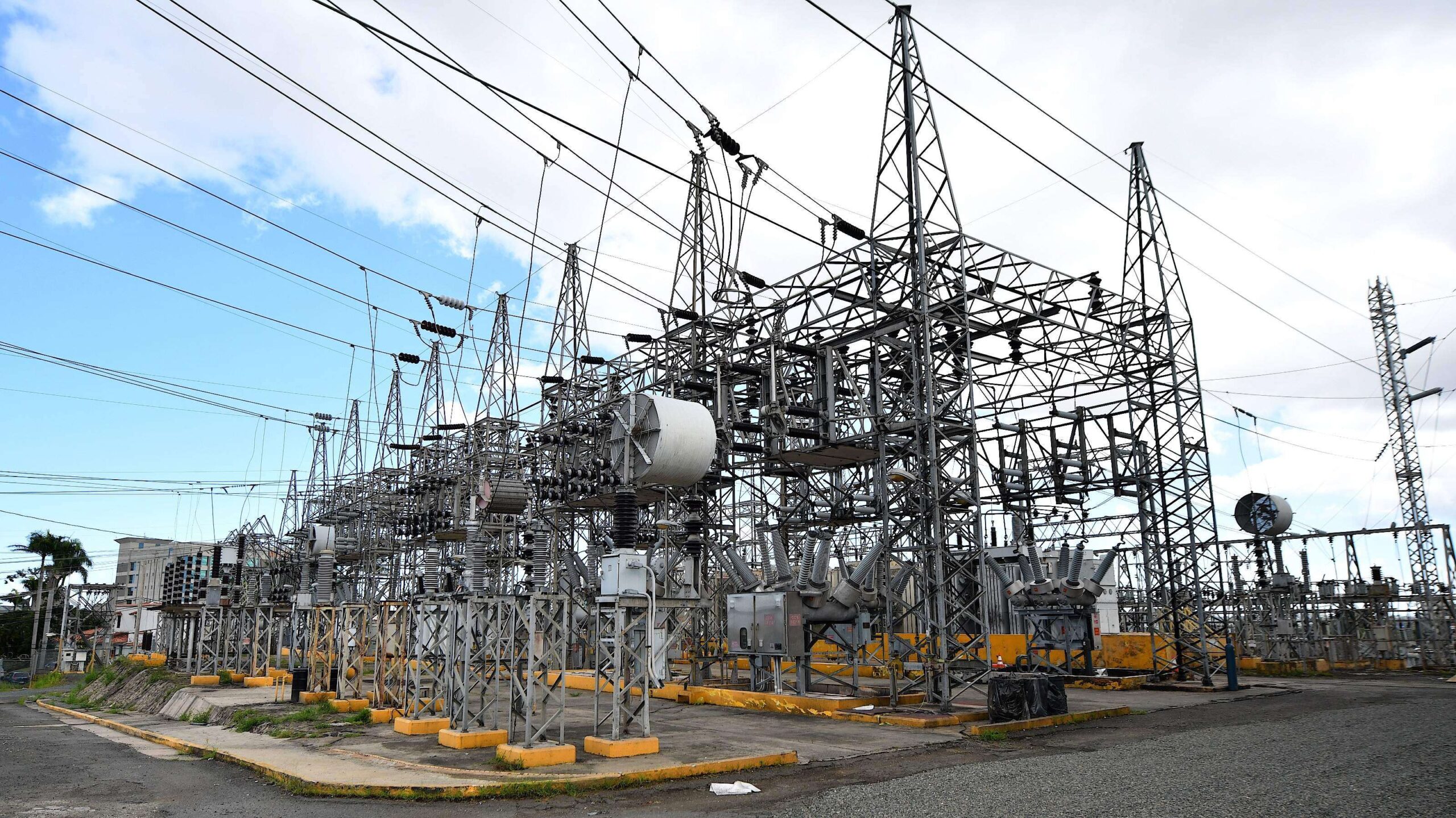 Sin energía eléctrica varias zonas mañana