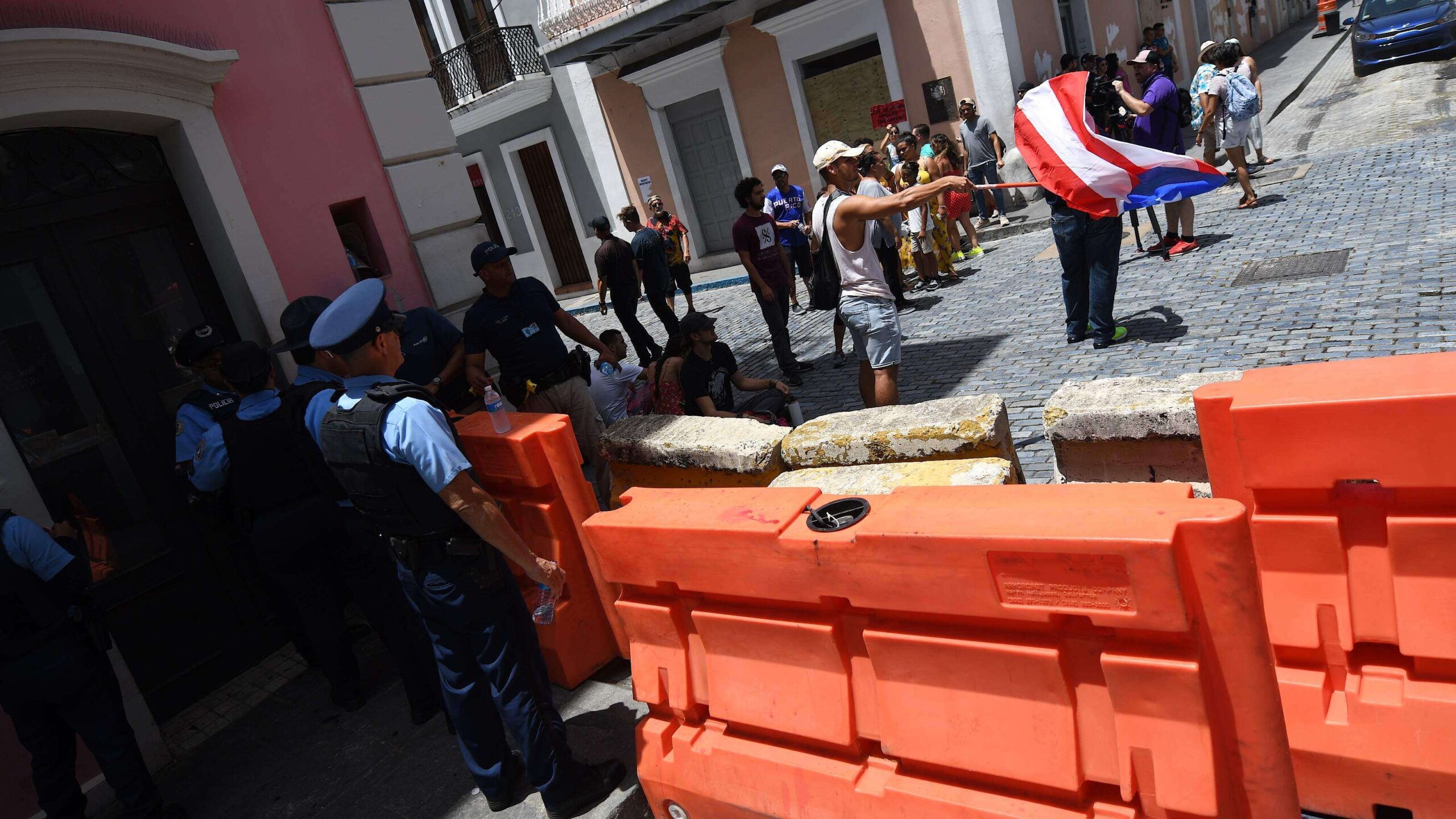 Escalera admite ‘ups’ con auto incendiado de ciudadano