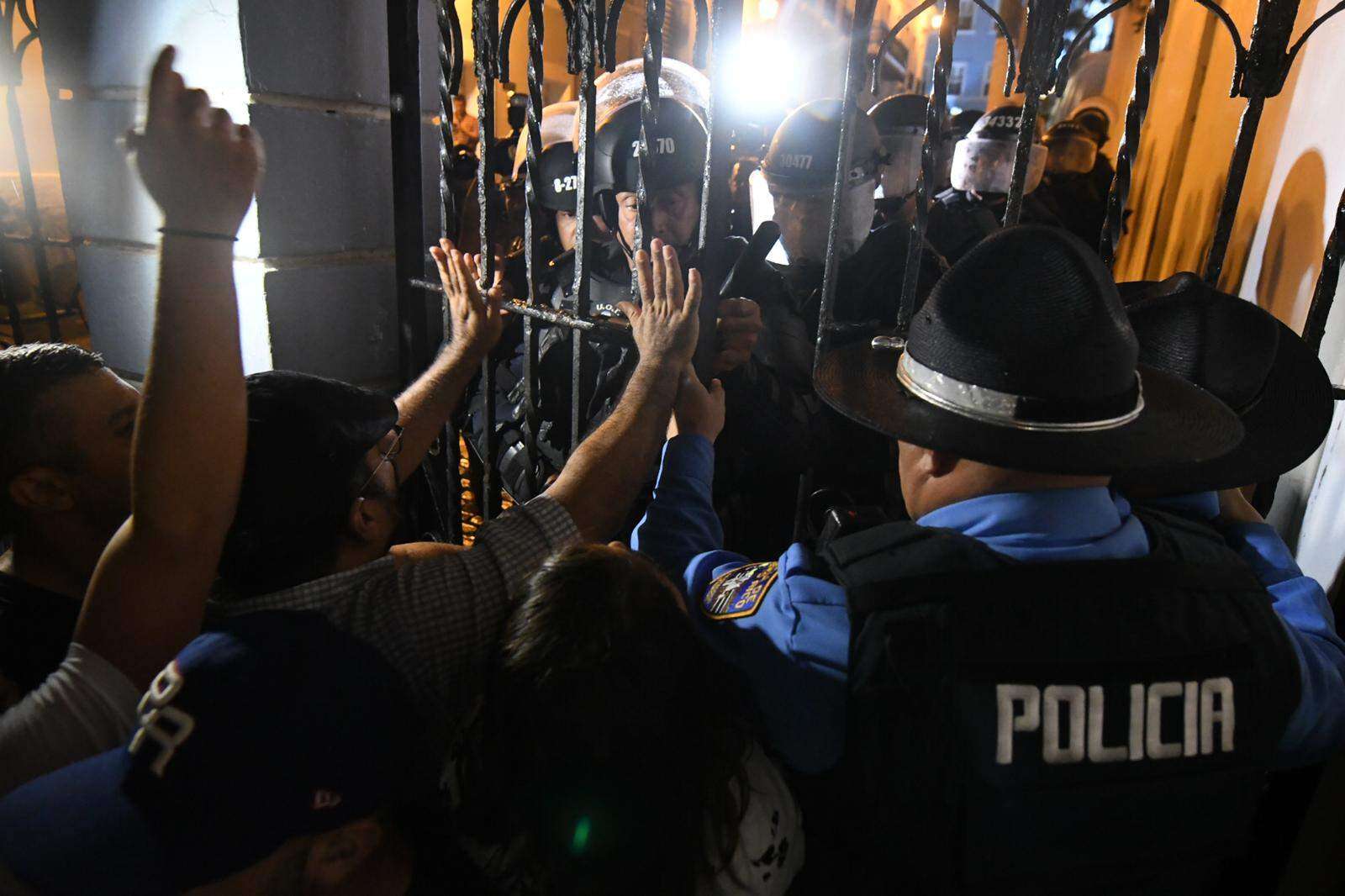 Escaramuzas entre la Policía y manifestantes cierran la noche en Fortaleza