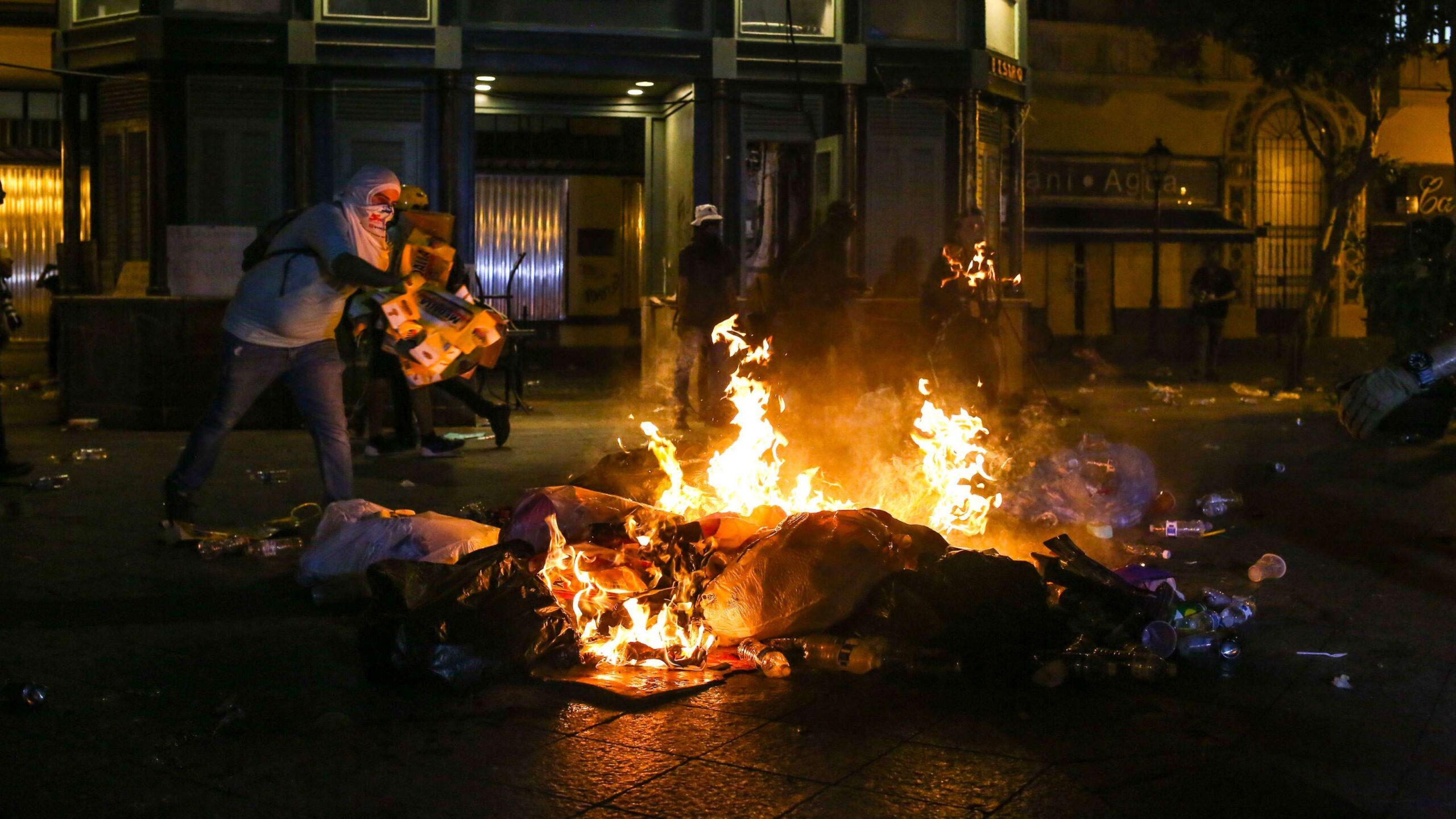 Un fuego que la administración Rosselló no logra apagar