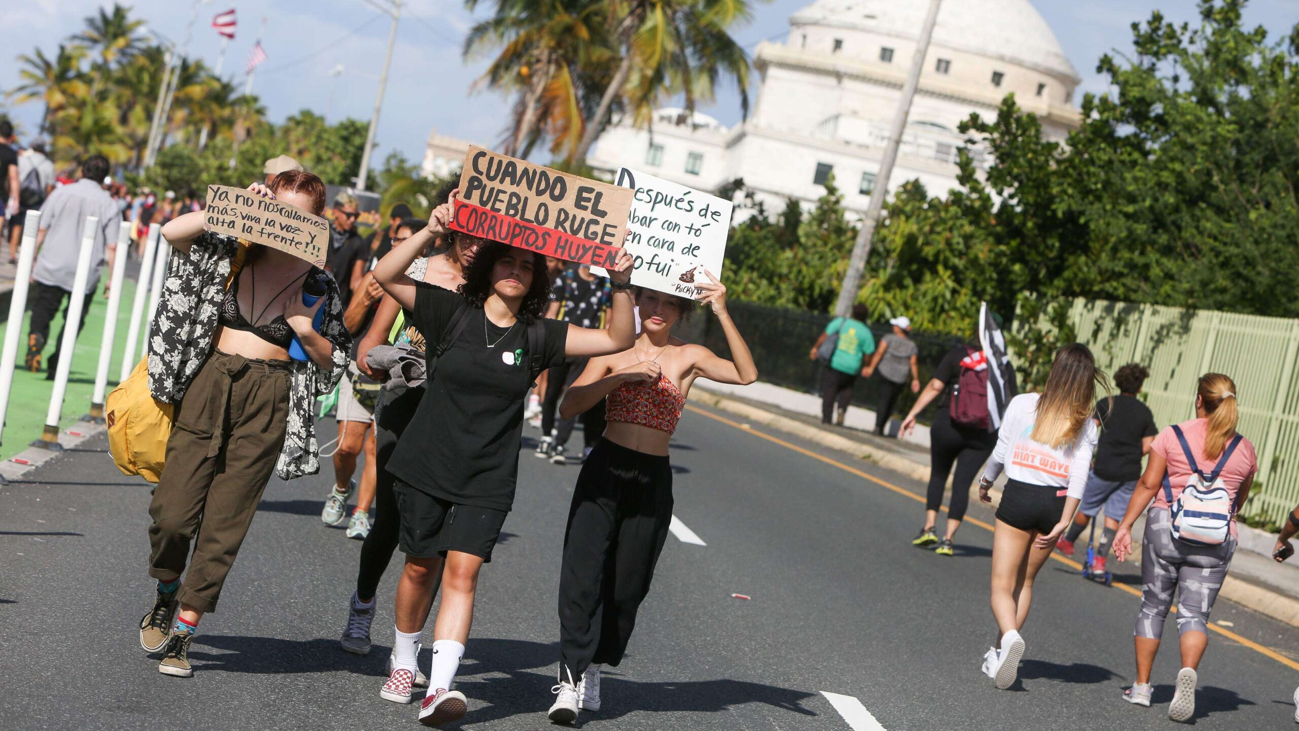 ‘La Fiebre’ se une al #RickyRenuncia