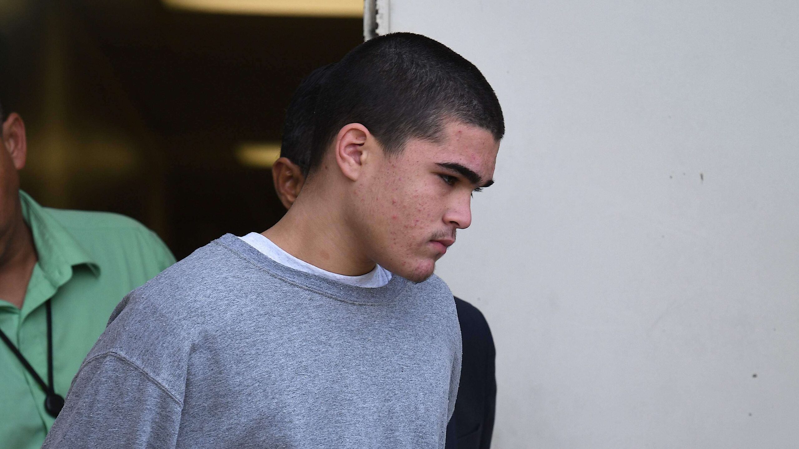 Sin contacto con el resto de los convictos joven acusado de matar a su madr